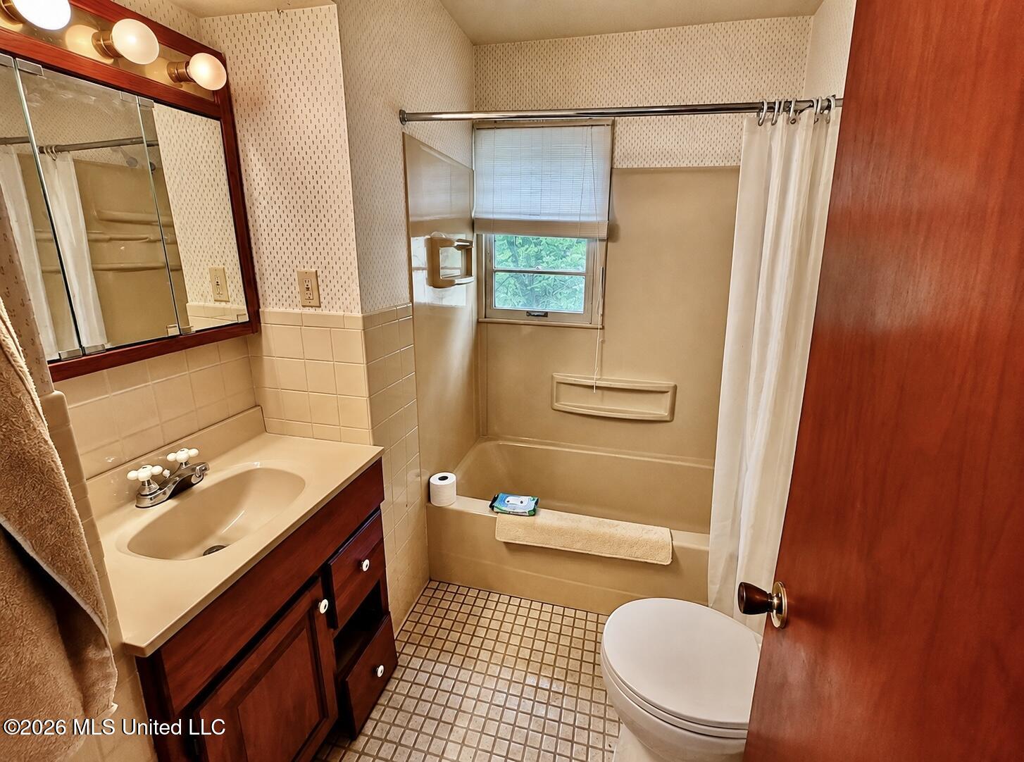 330 Lake Shore Drive Property Photo 12
