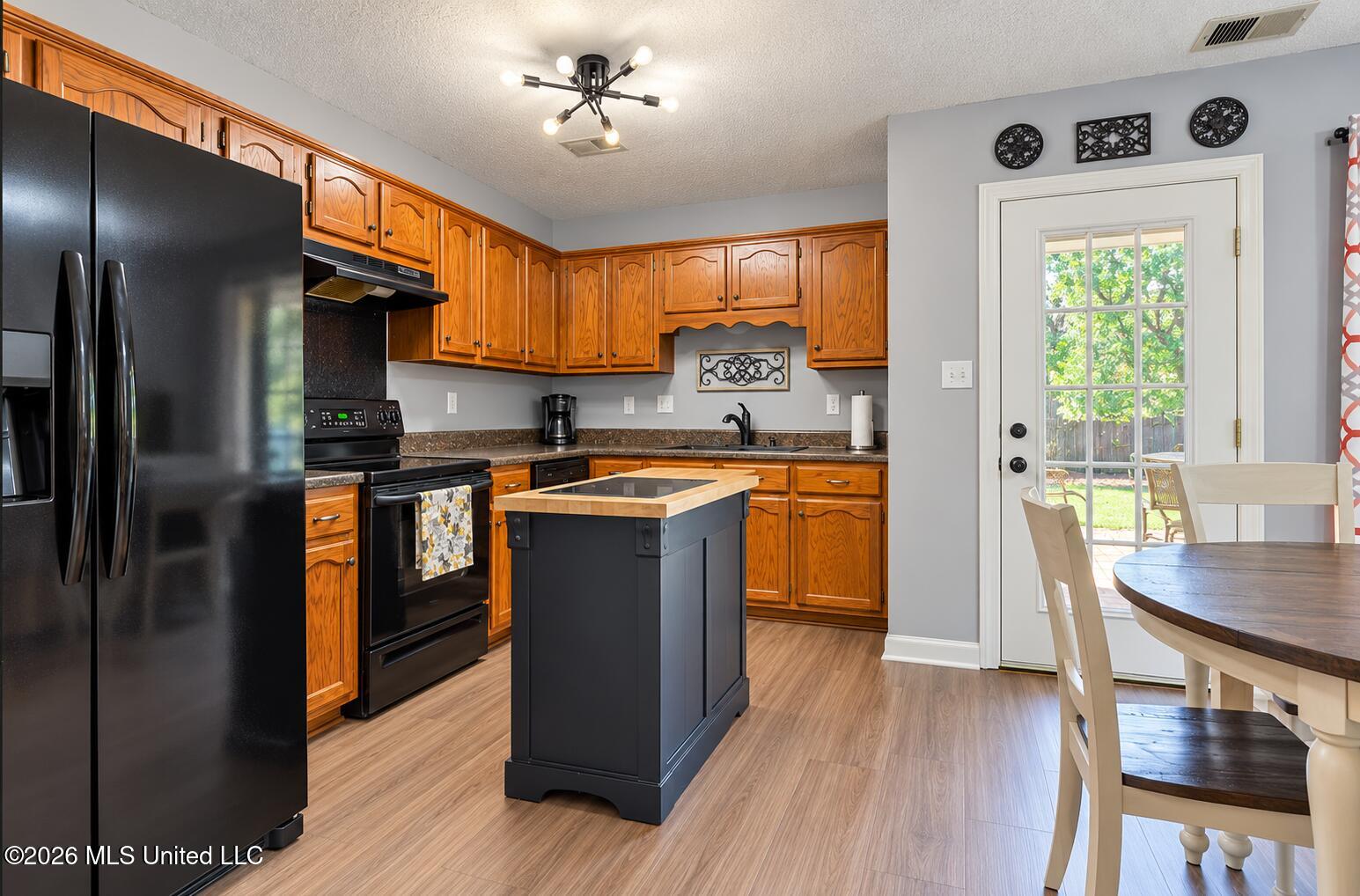 5322 Kalian Cove Property Photo 6