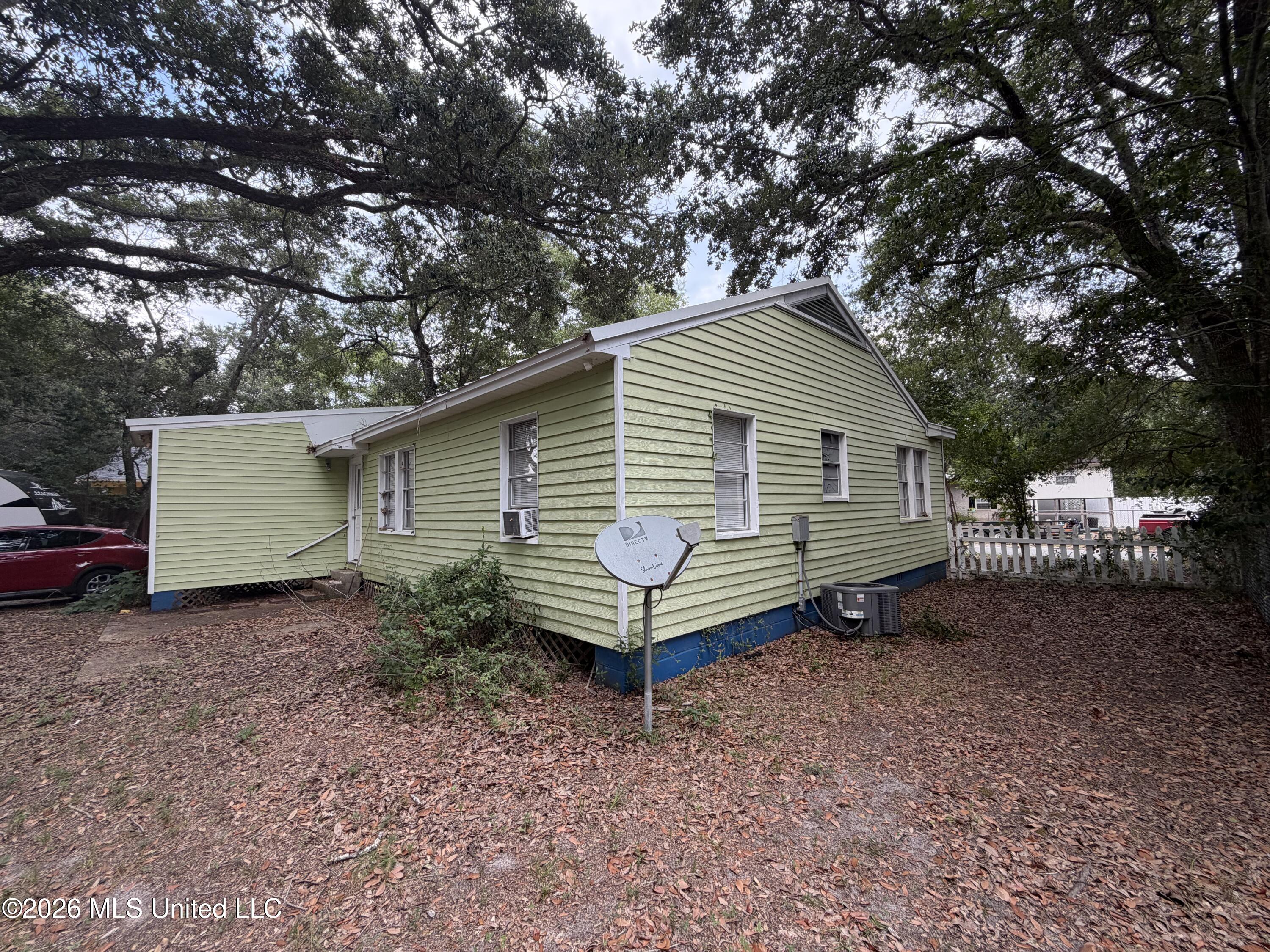 1656 Hollywood Boulevard Property Photo 6