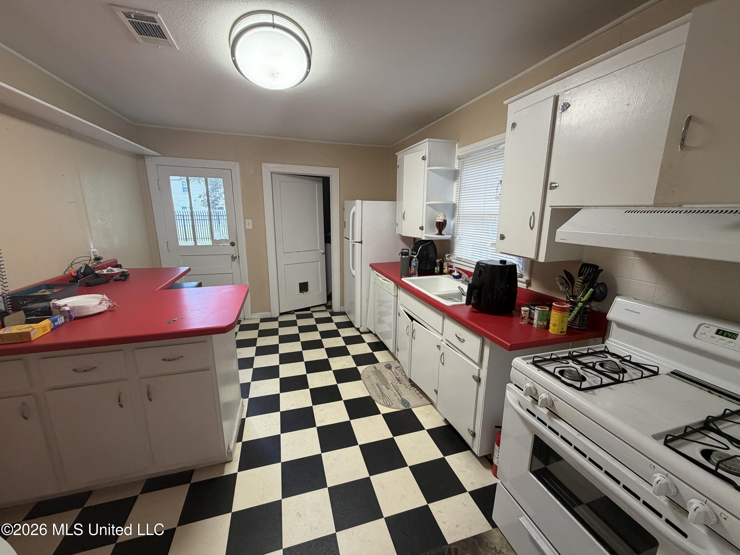 1656 Hollywood Boulevard Property Photo 10