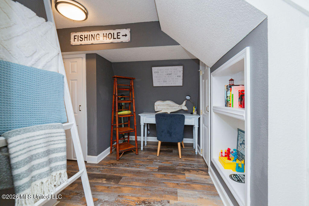6085 Apache Drive Property Photo 4
