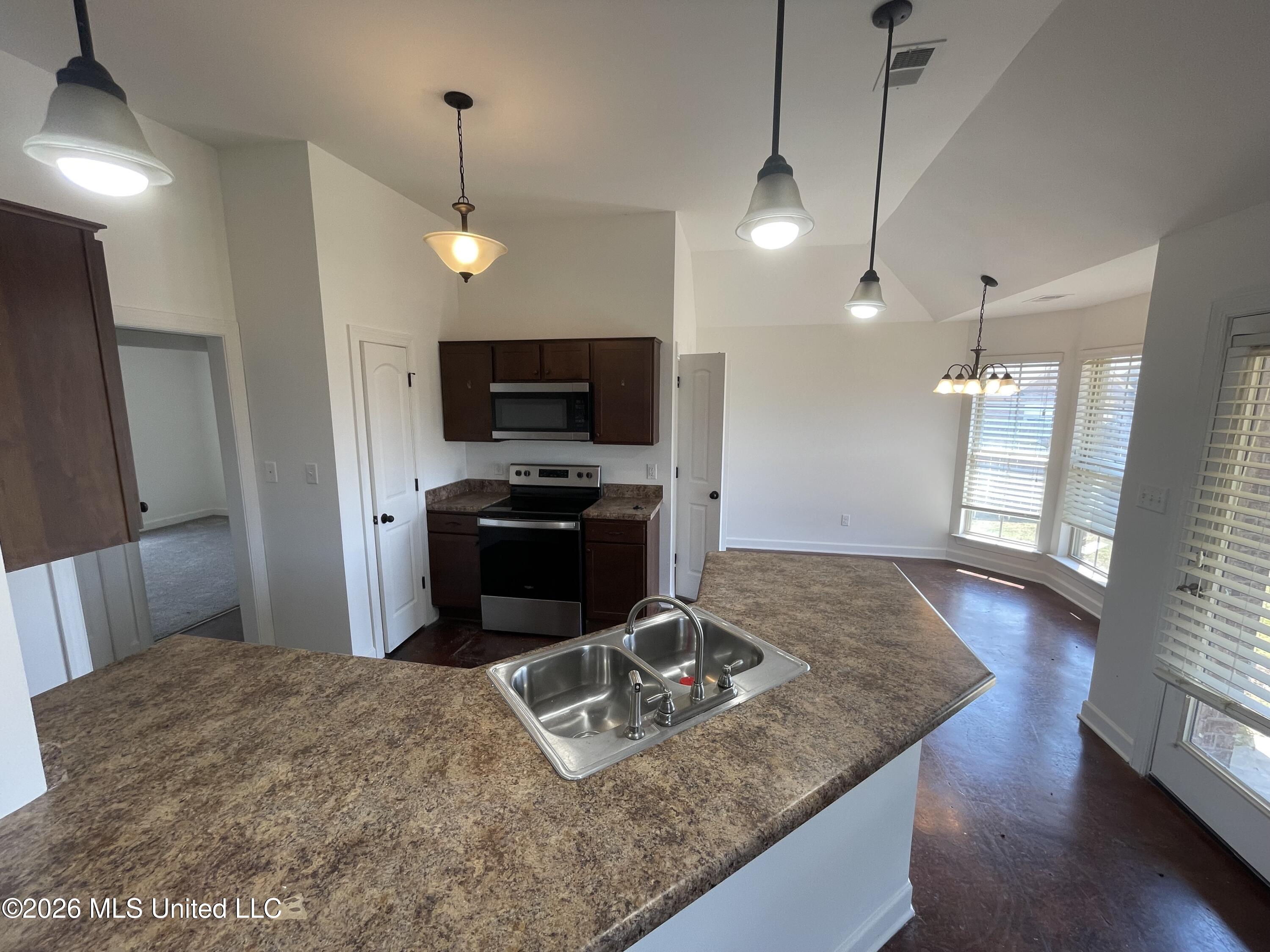 3935 Log Fence Cove Property Photo 3