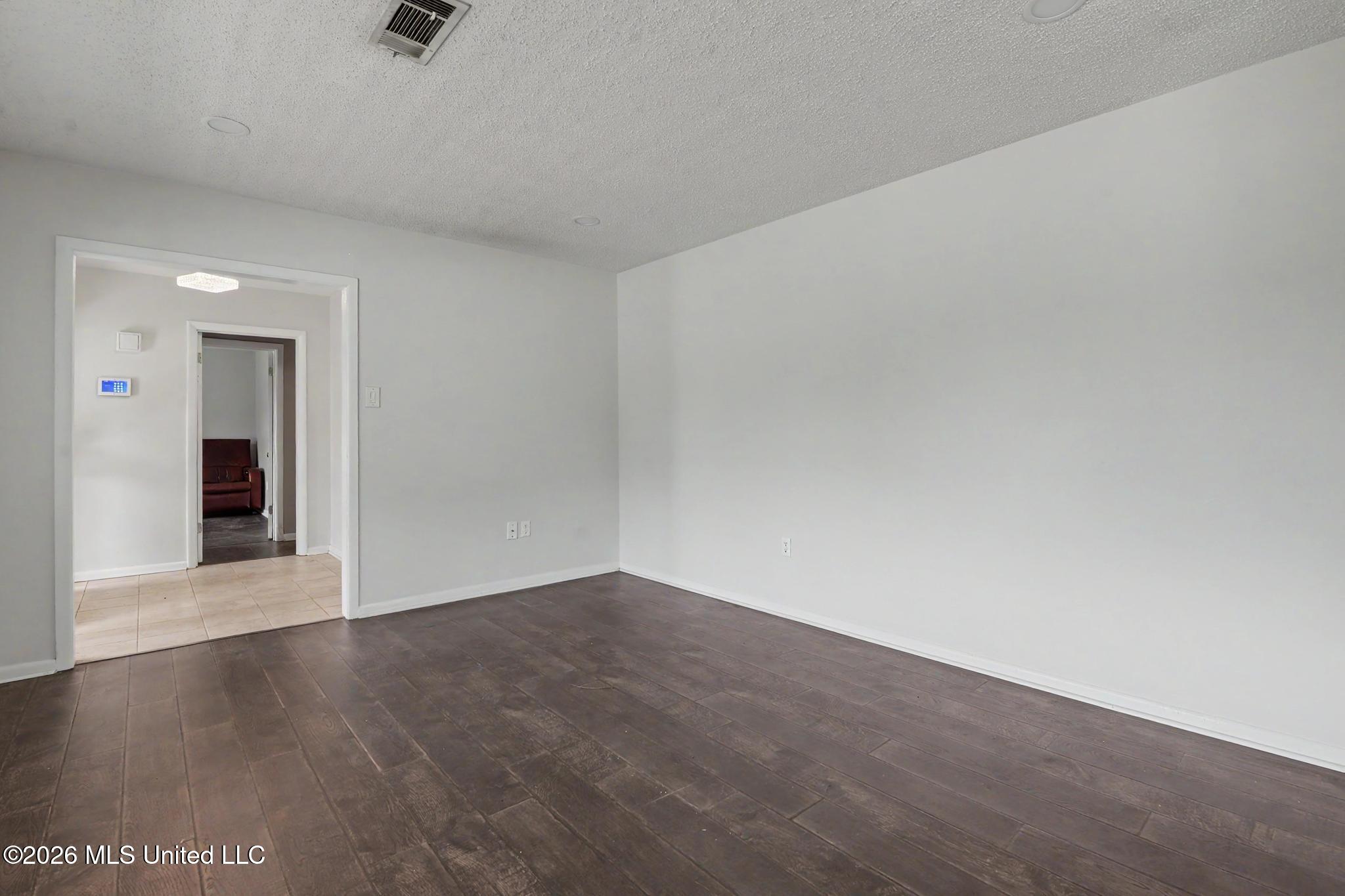 15290 N Parkwood Drive Property Photo 6