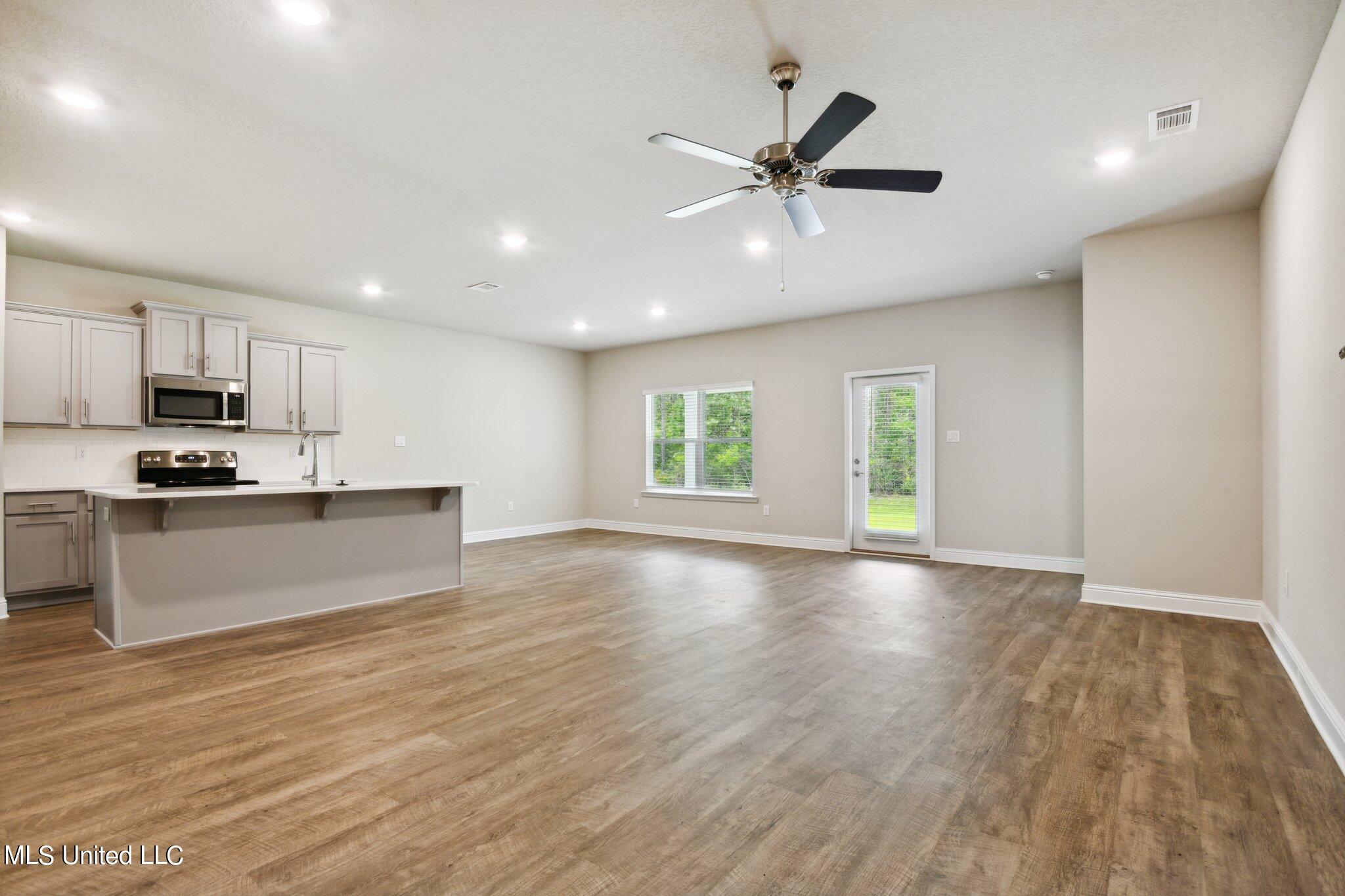 7733 Coral Lane Property Photo 6