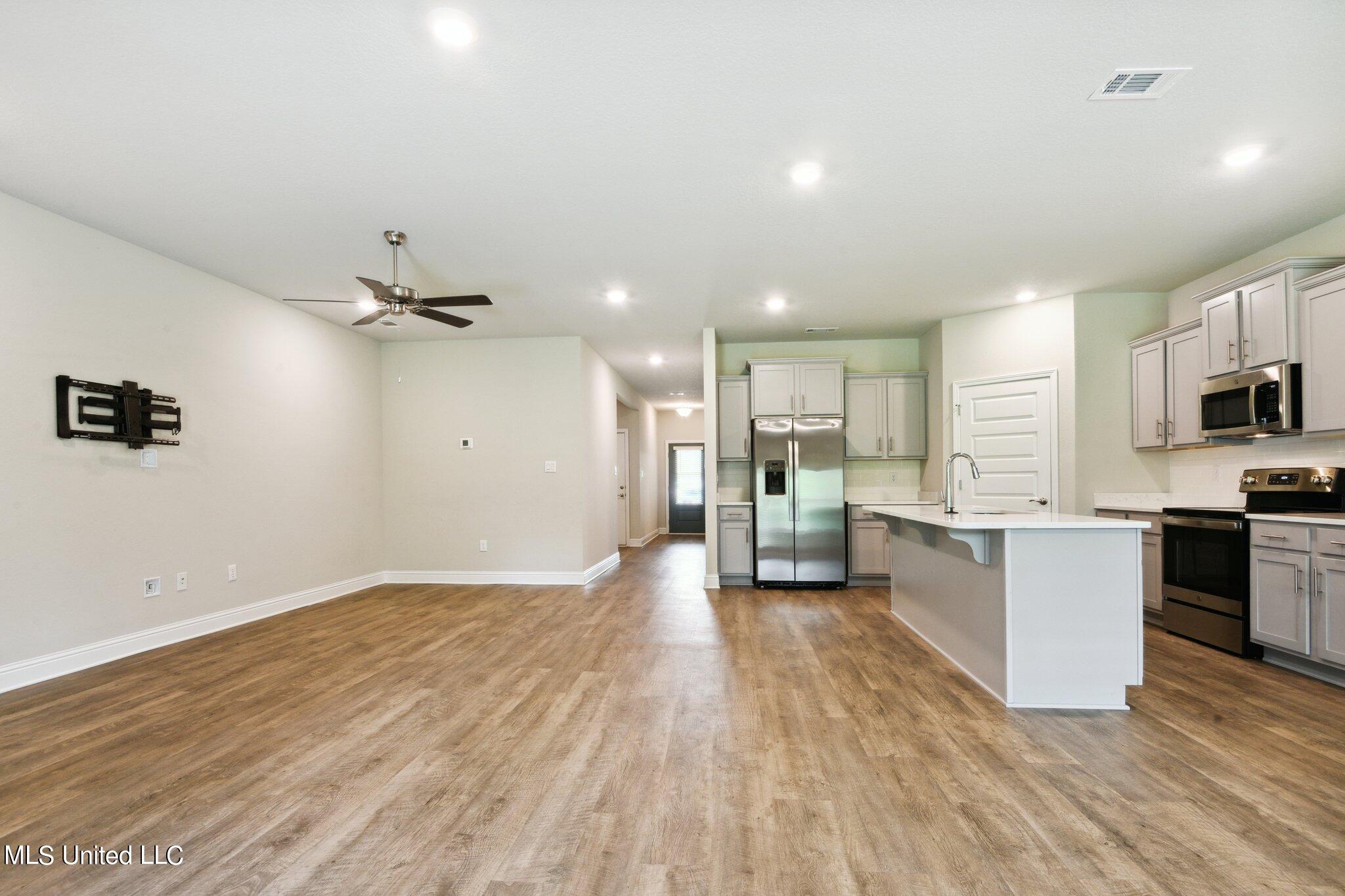 7733 Coral Lane Property Photo 7