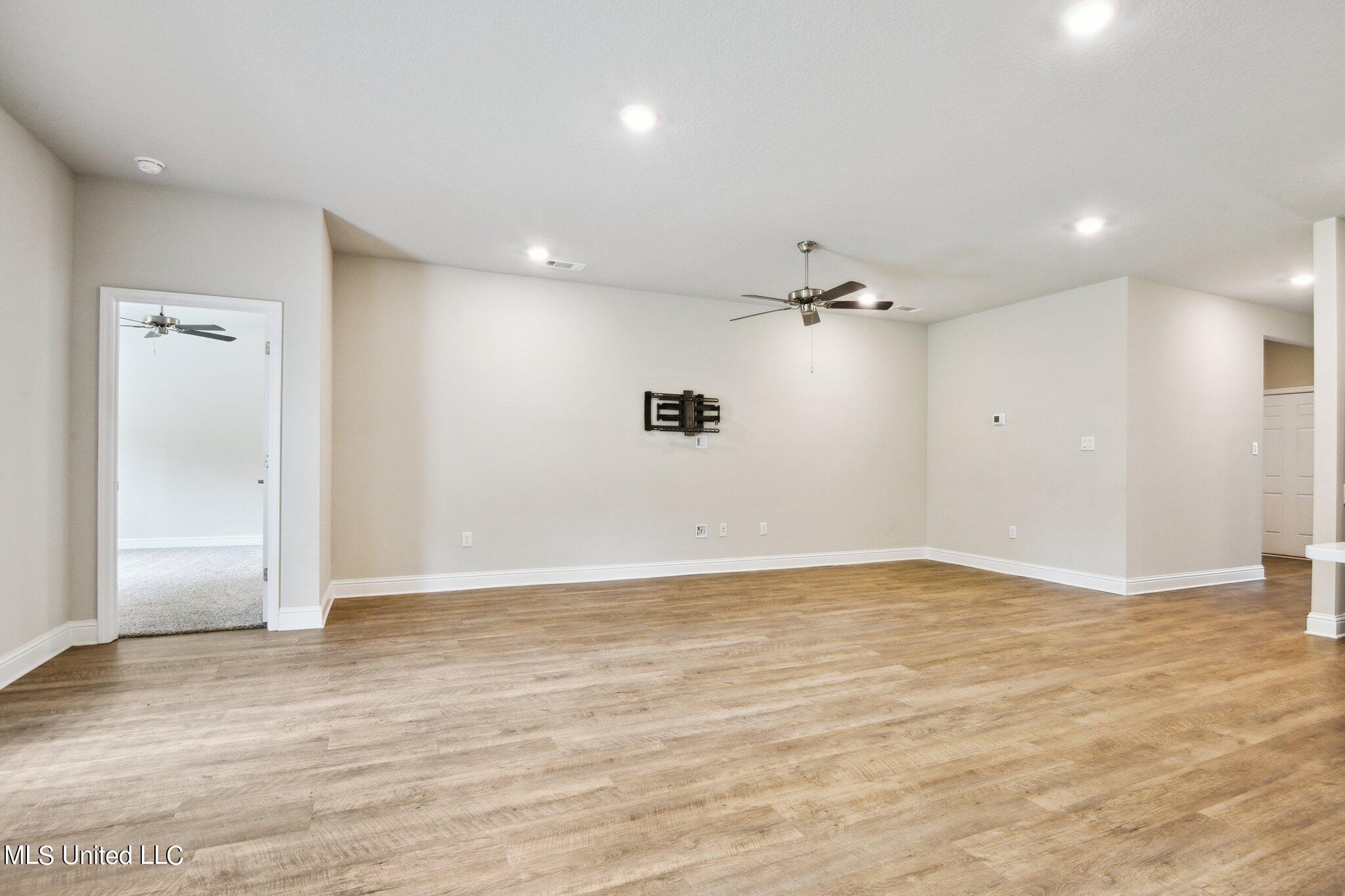 7733 Coral Lane Property Photo 8