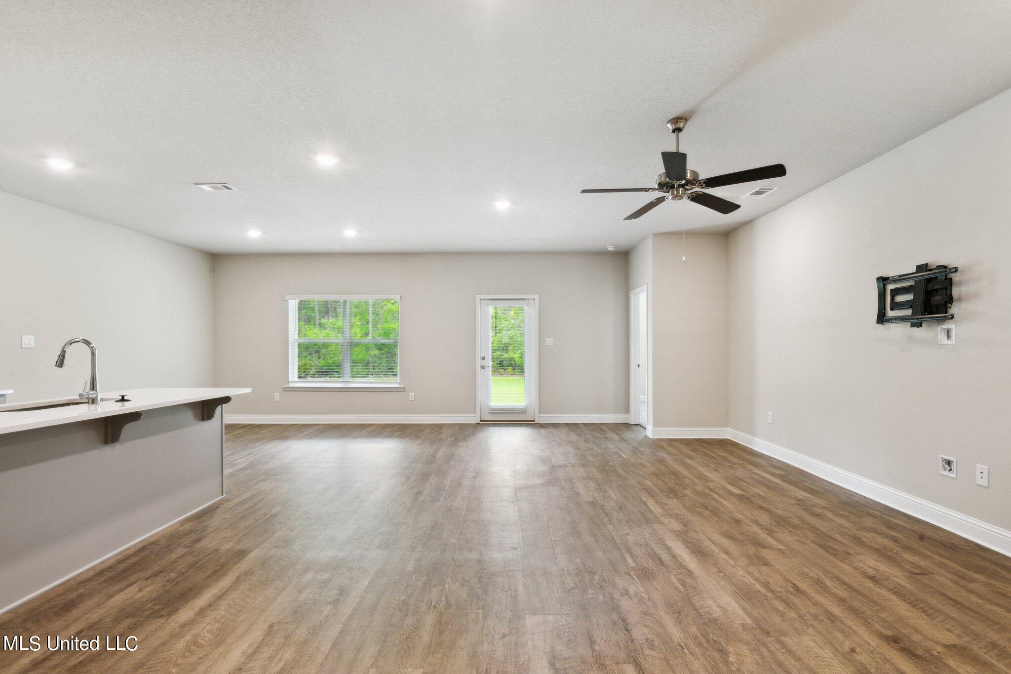 7733 Coral Lane Property Photo 9