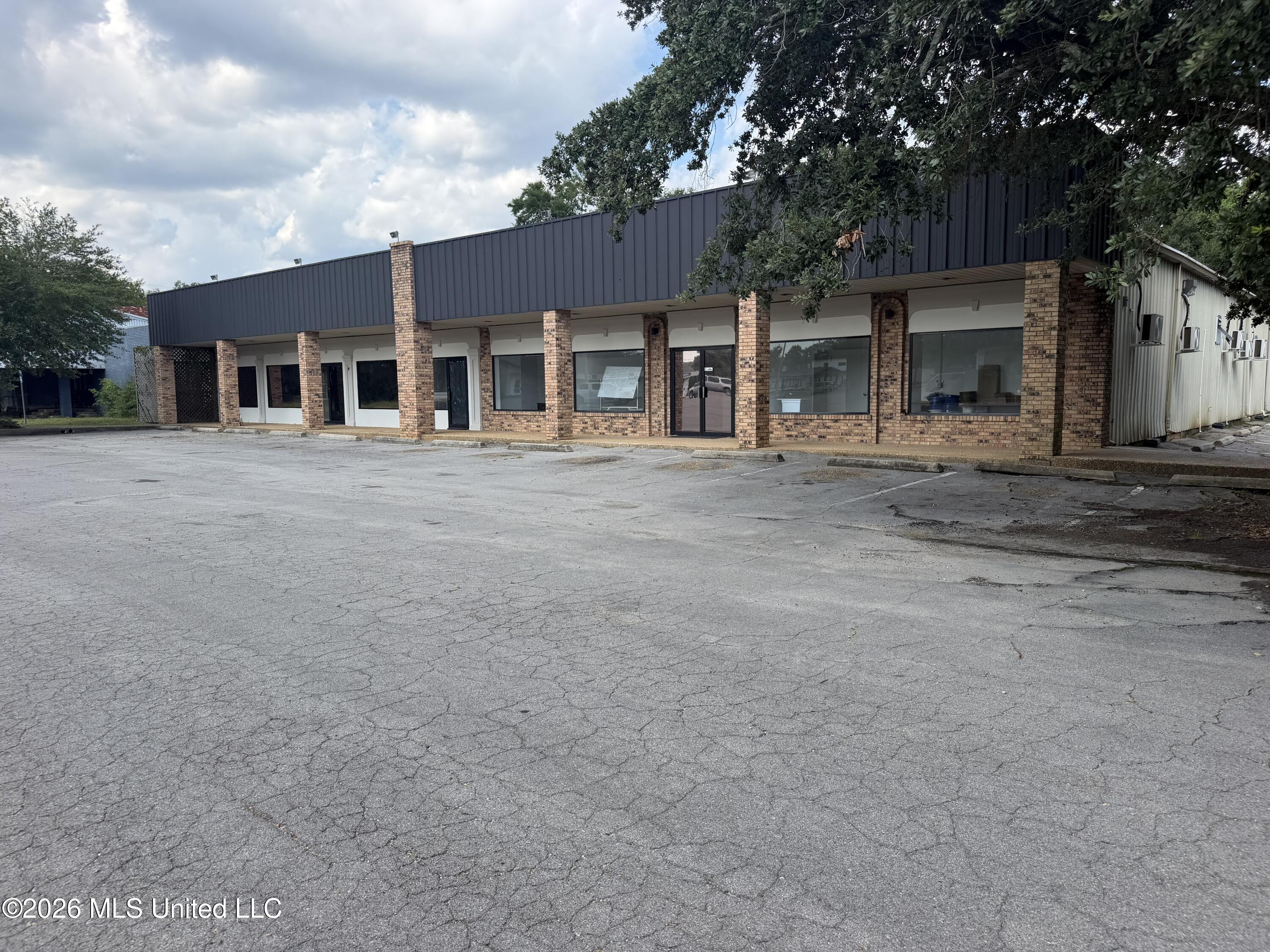 330 Courthouse Road Property Photo 1