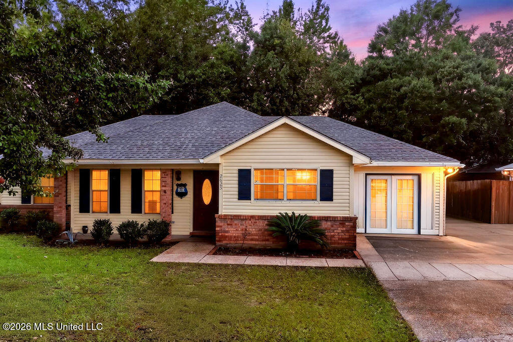 2625 Beachview Drive Property Photo 1