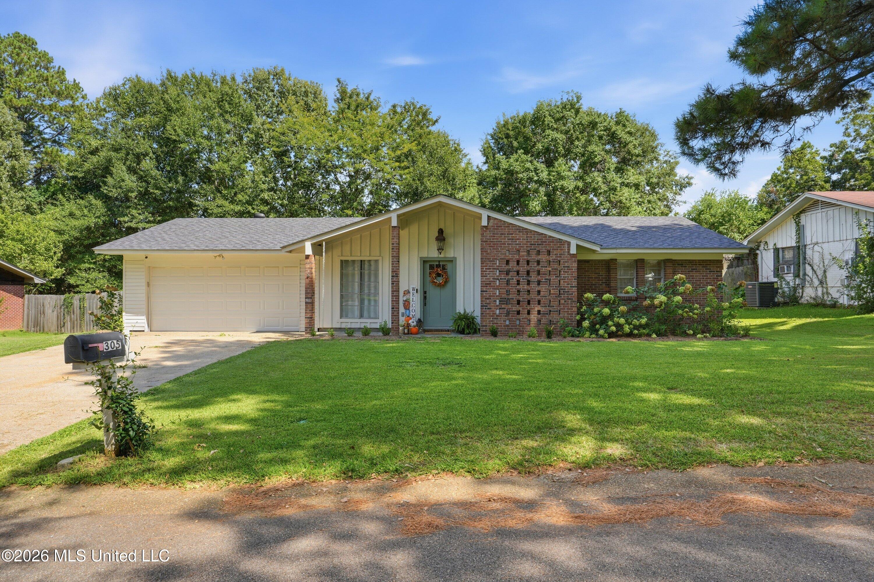 305 Rollingwood Avenue Property Photo 1