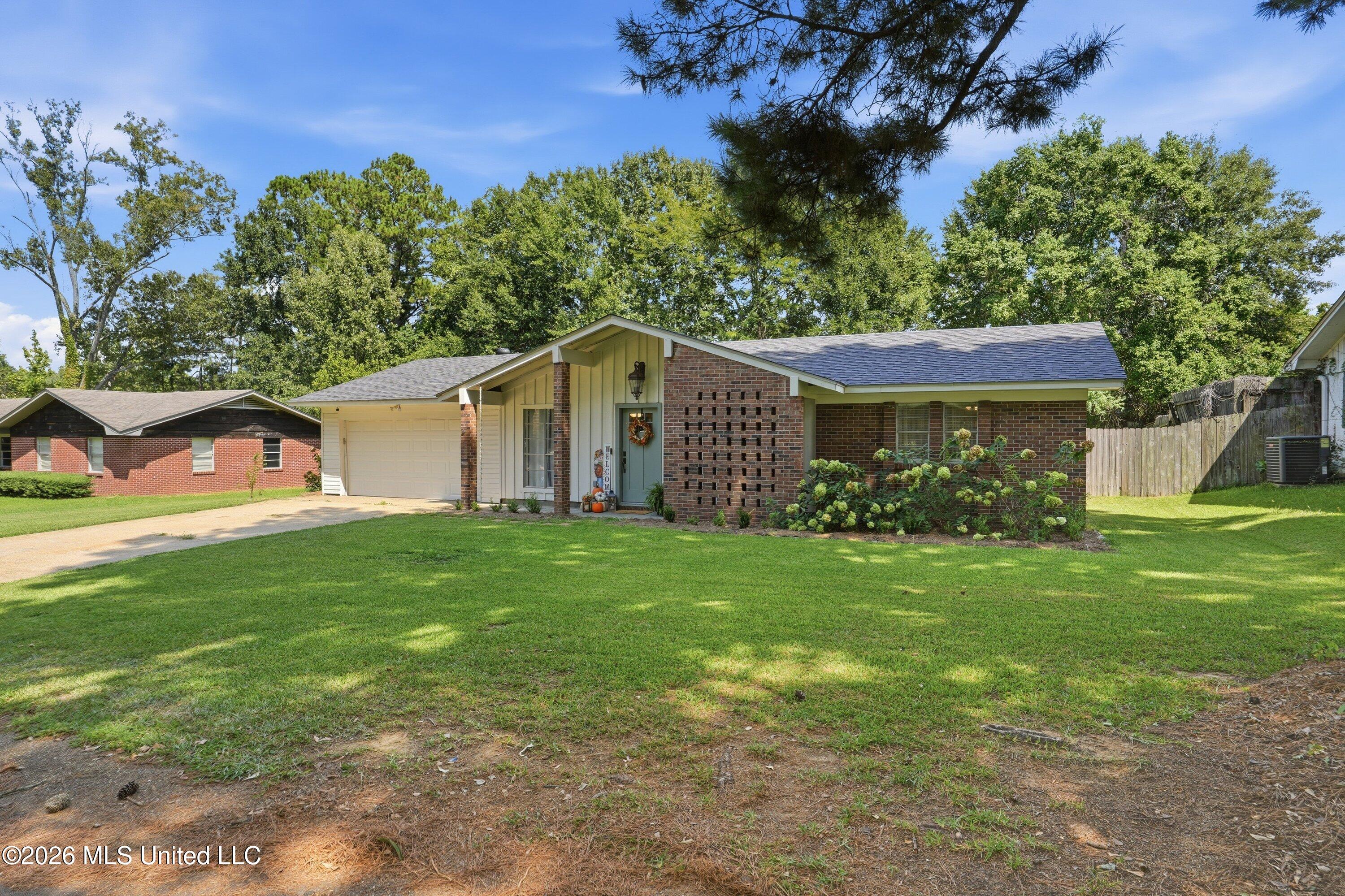 305 Rollingwood Avenue Property Photo 2