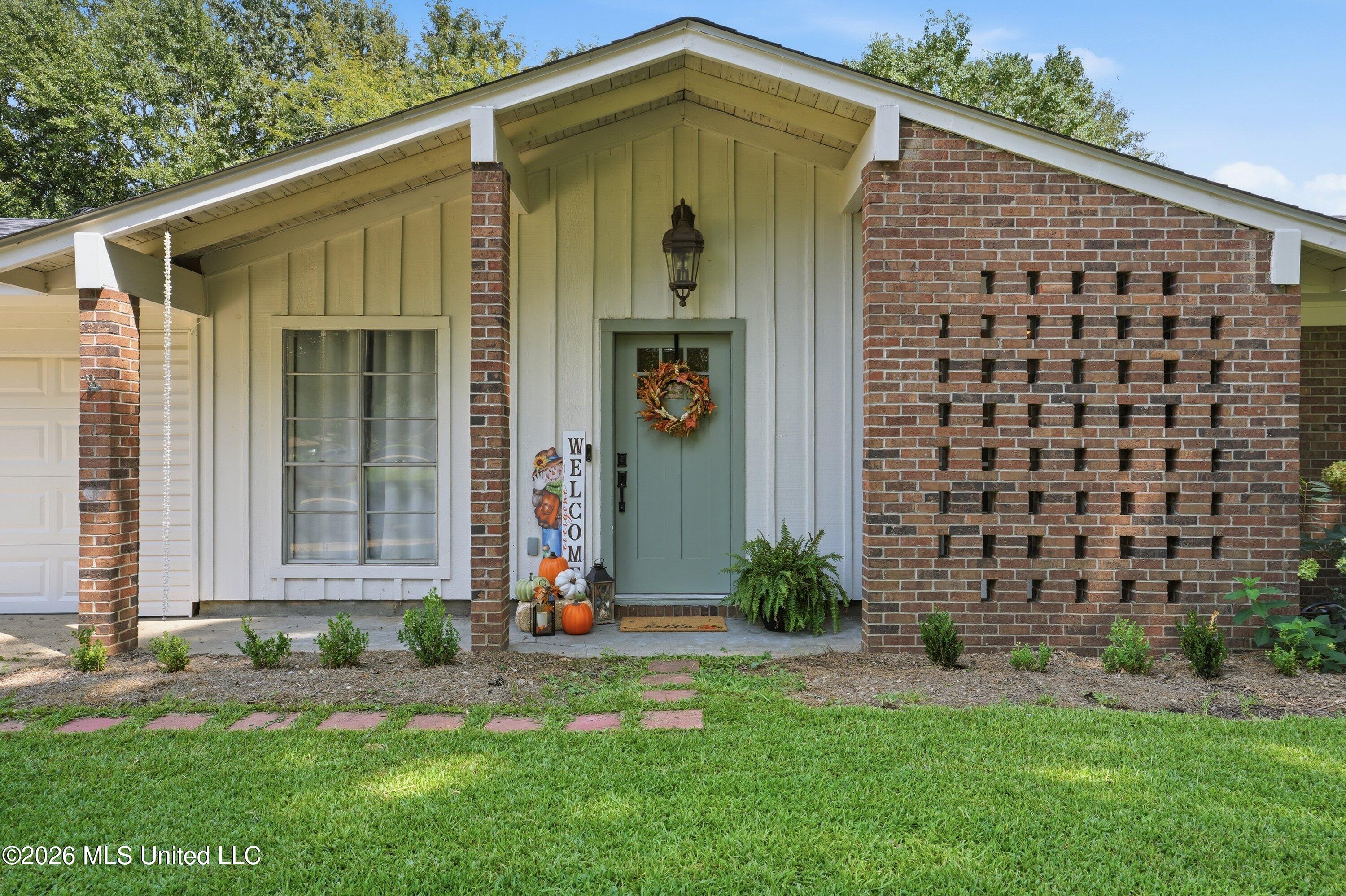 305 Rollingwood Avenue Property Photo 3
