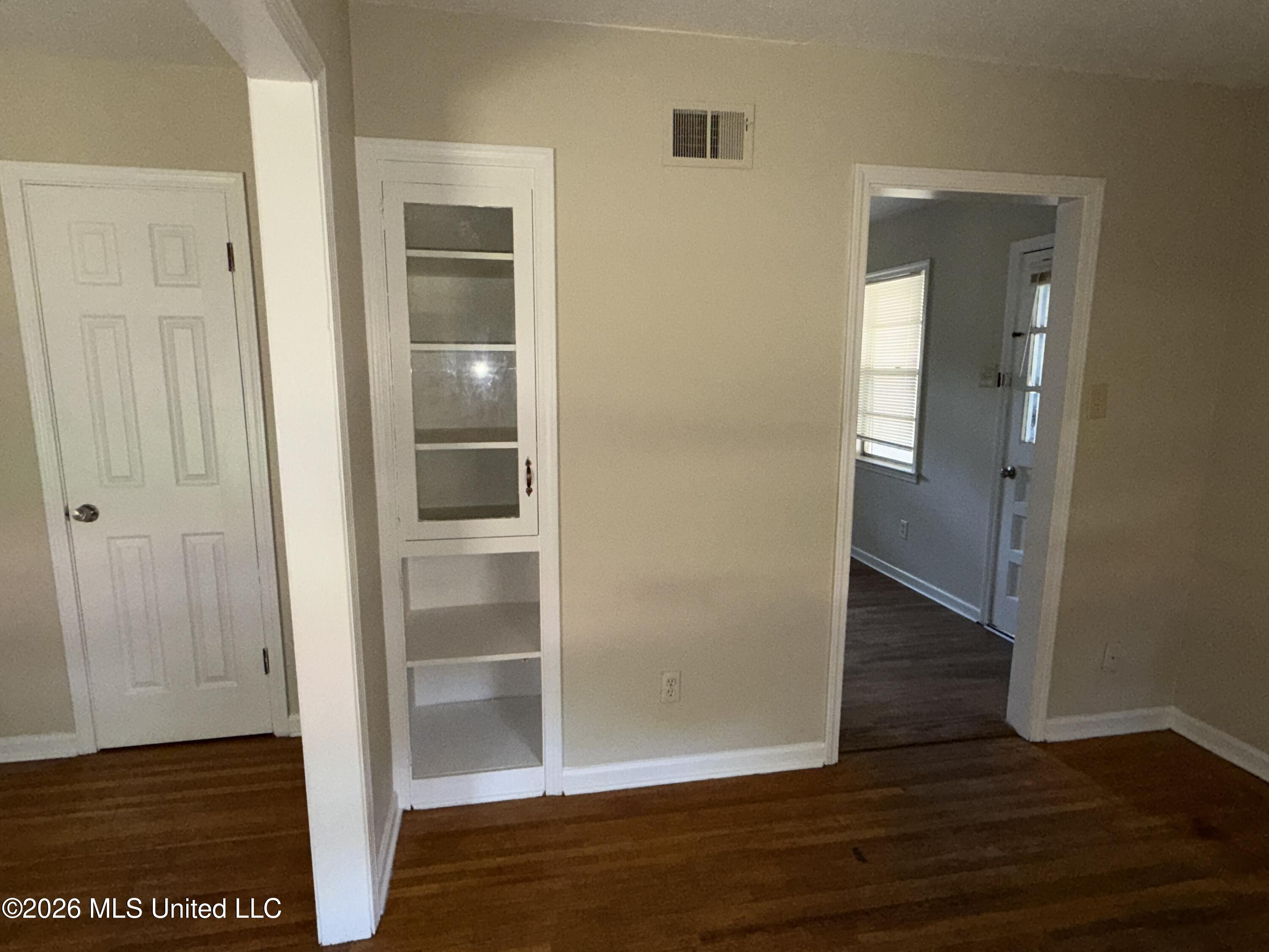 1455 Moss Point Drive Property Photo 3