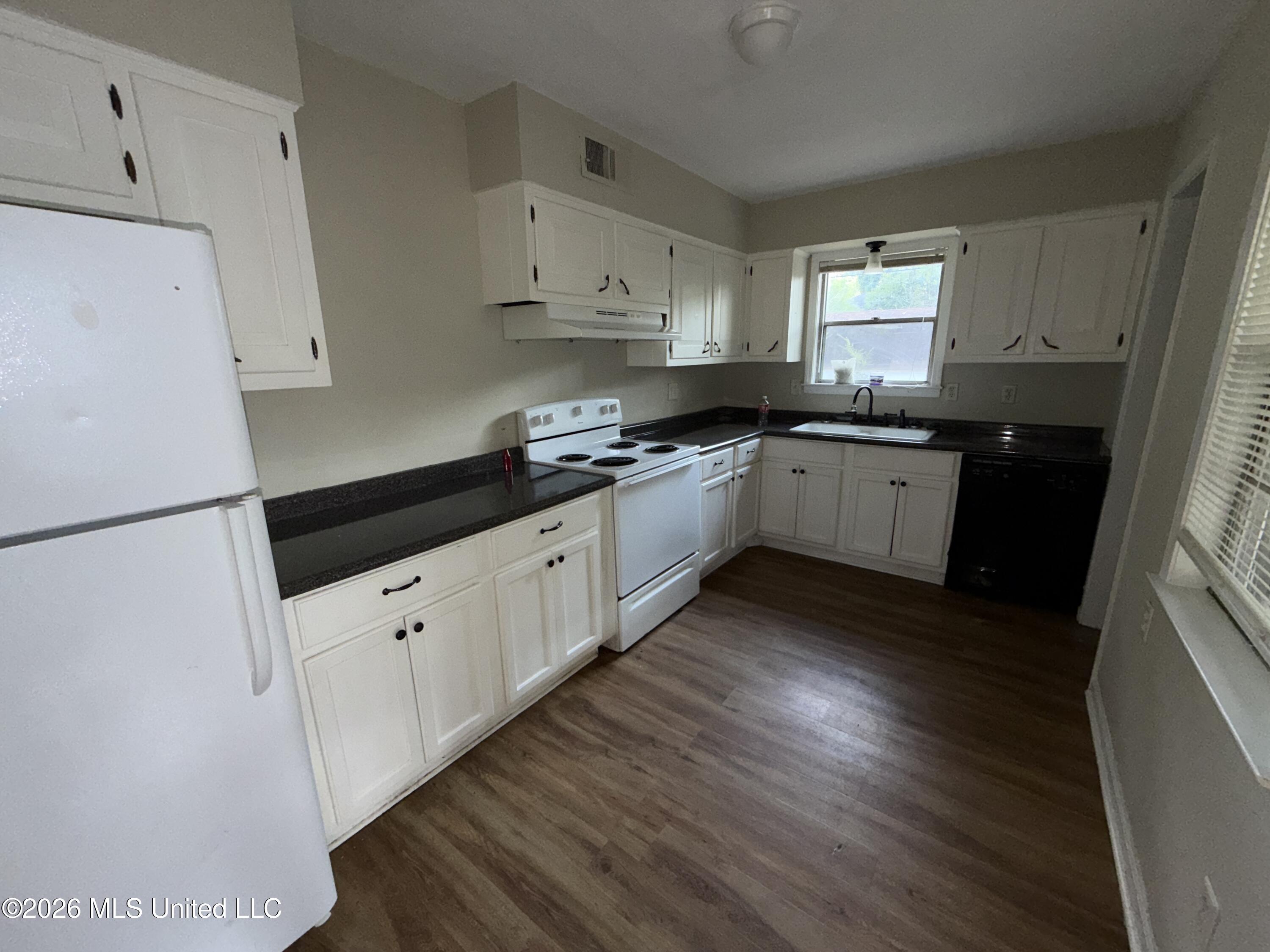 1455 Moss Point Drive Property Photo 4