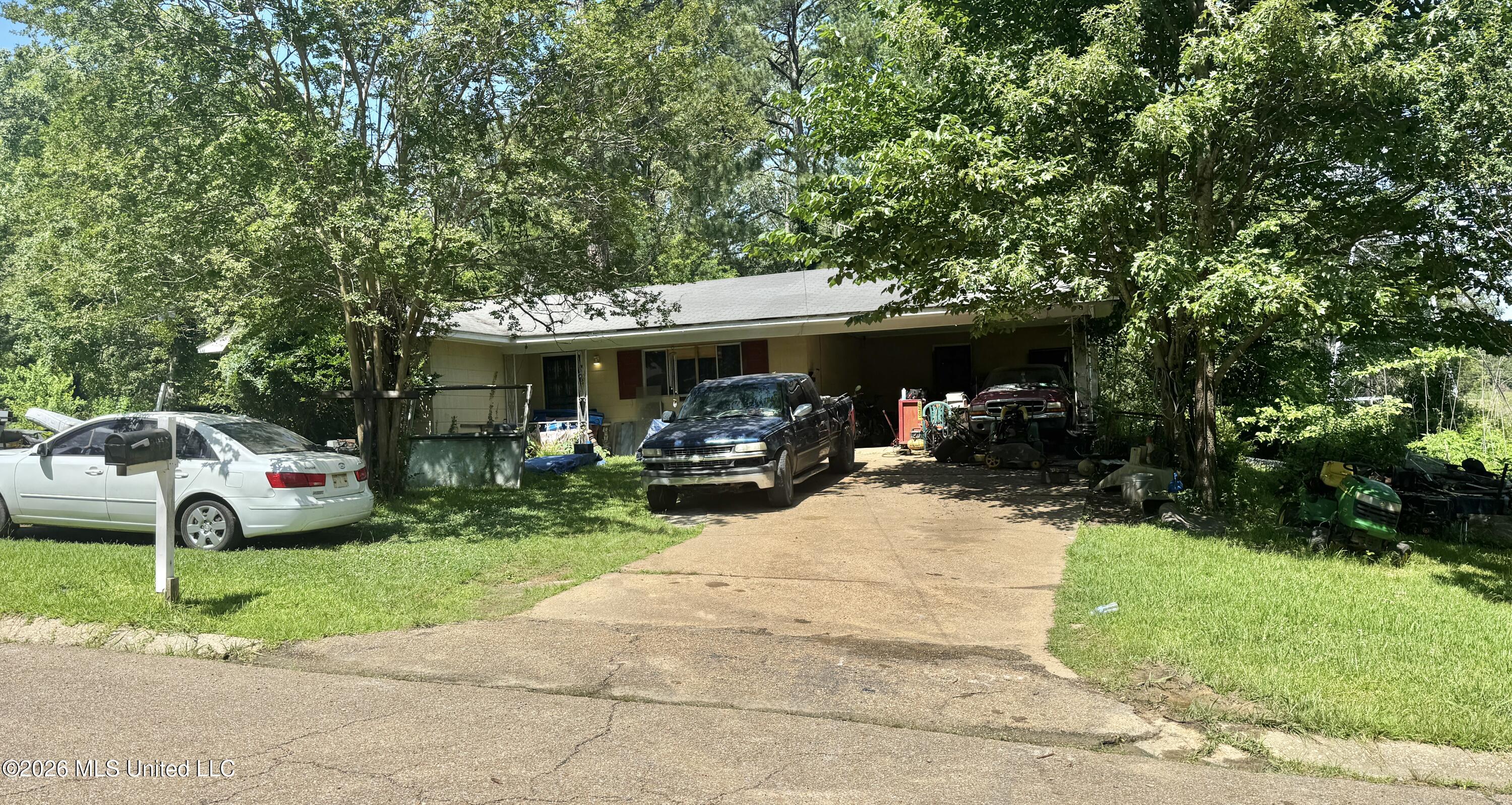 2415 Coronet Place Property Photo 1
