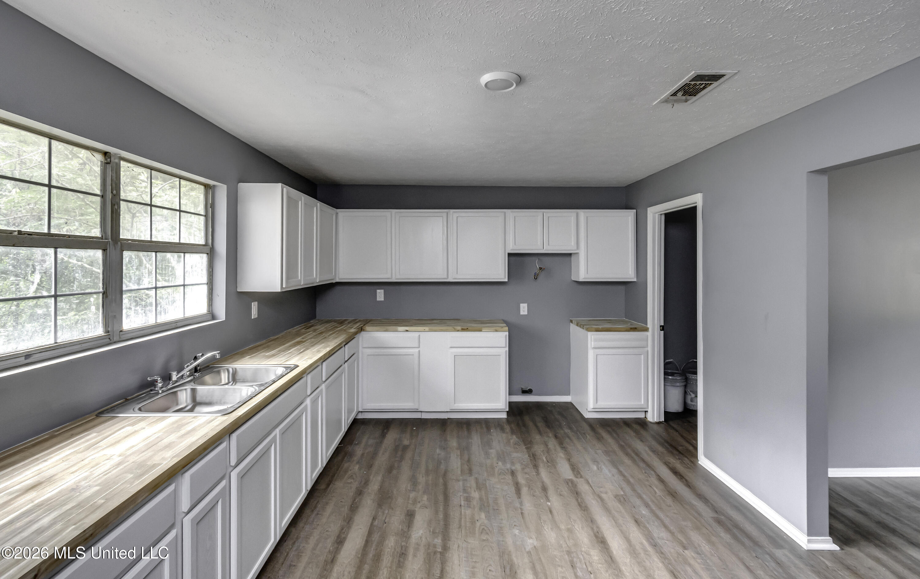 122 Hull Drive Property Photo 4