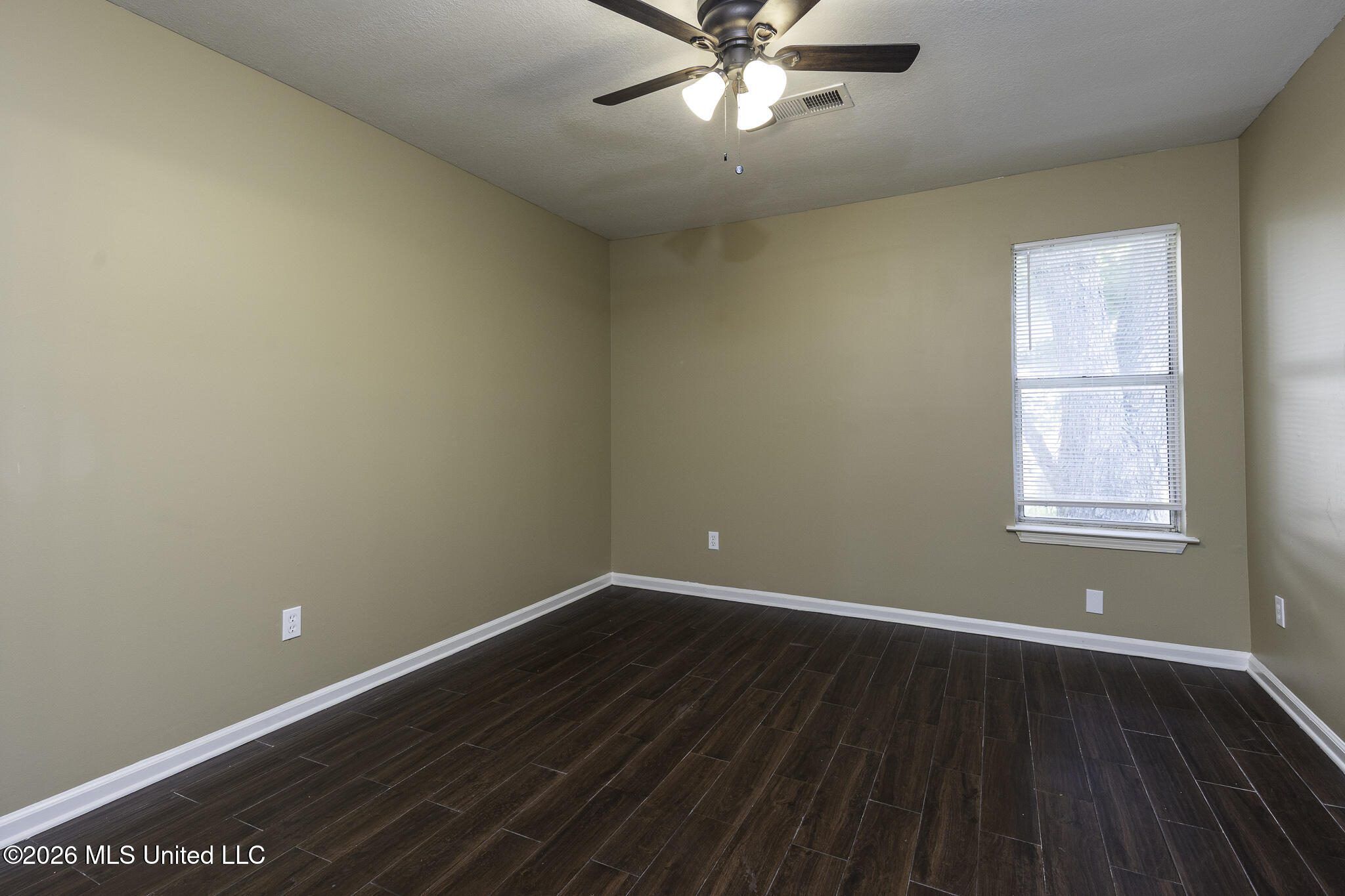 1554 Joy Boulevard Property Photo 3