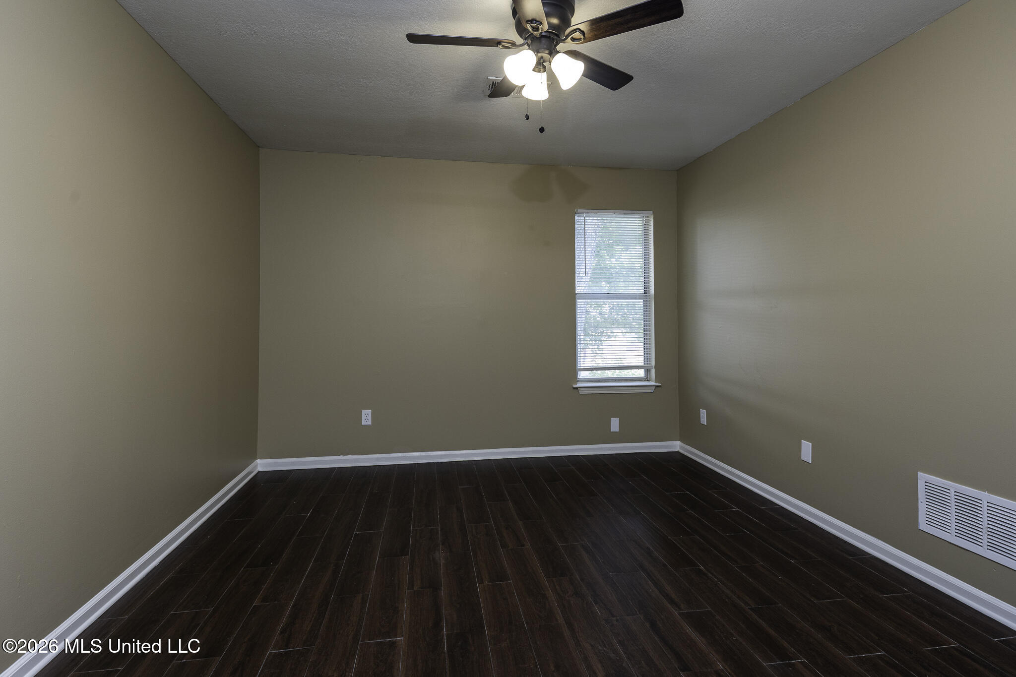 1554 Joy Boulevard Property Photo 4