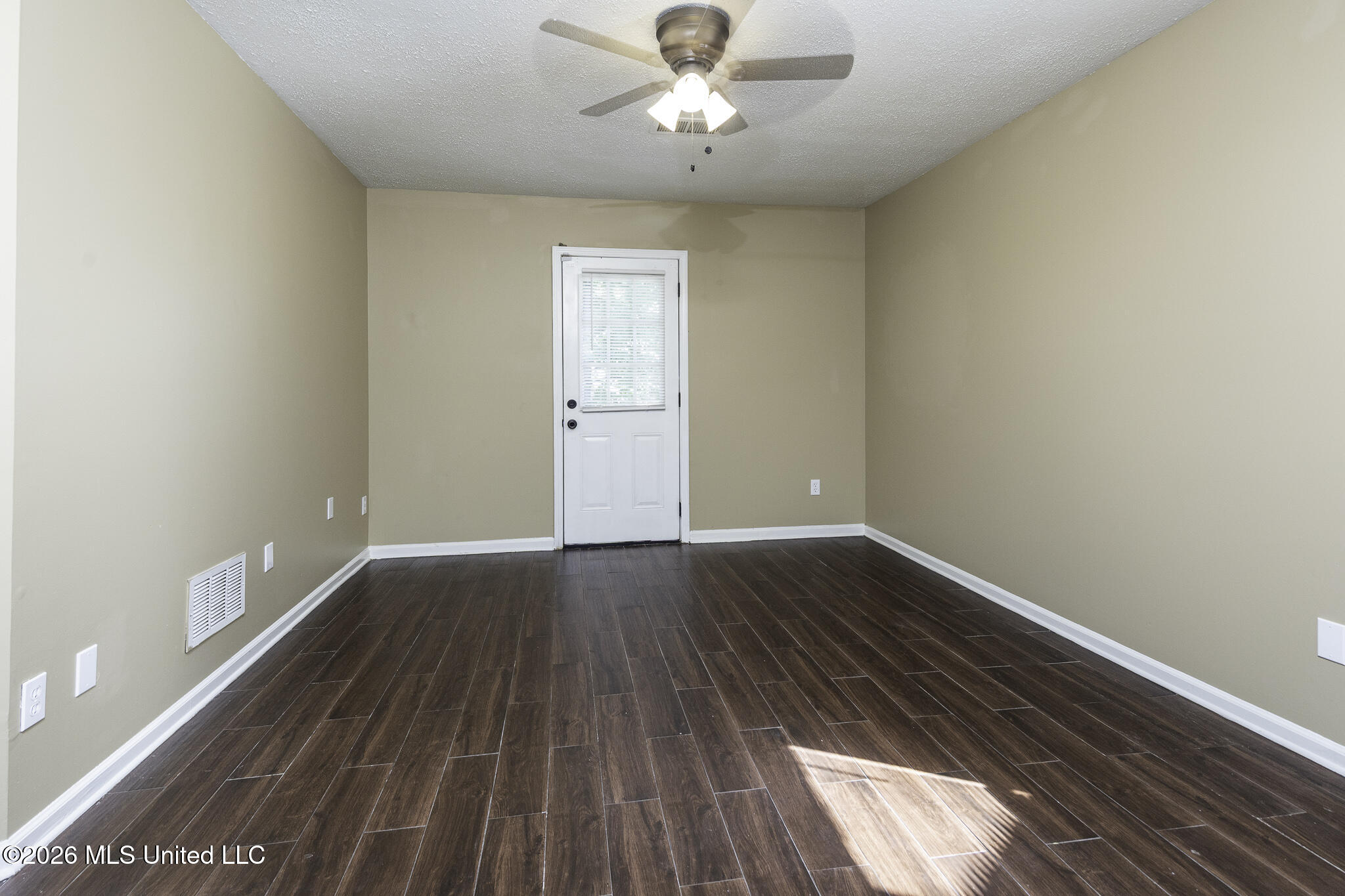 1554 Joy Boulevard Property Photo 9