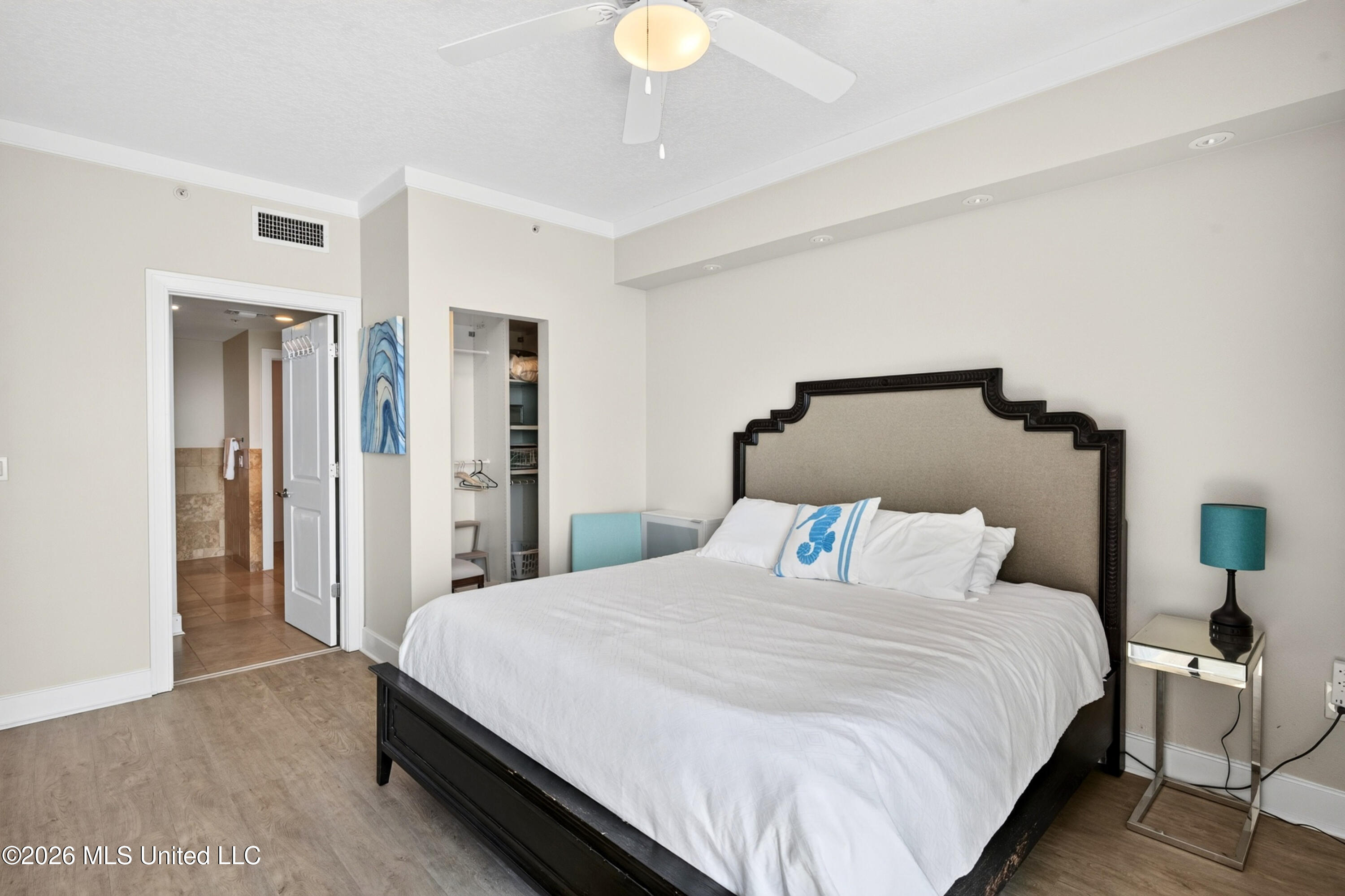 2060 Beach Boulevard Property Photo 13
