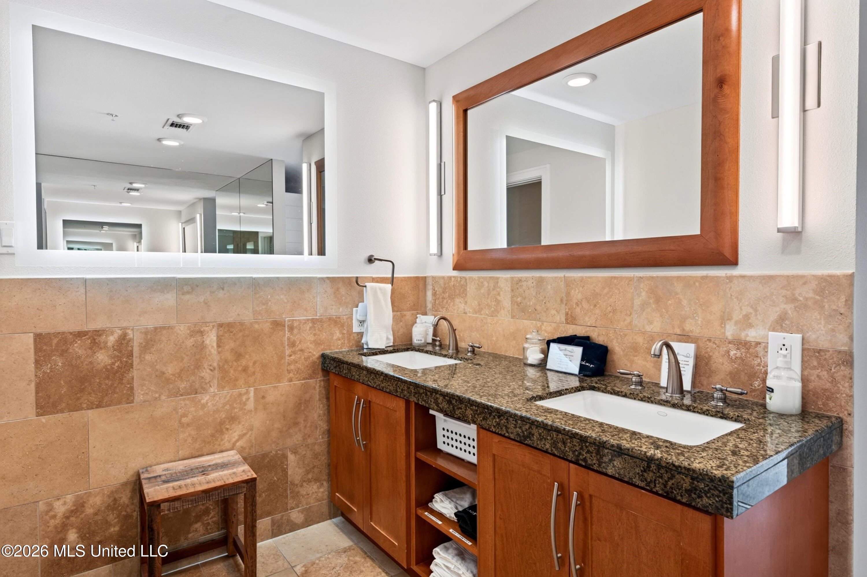 2060 Beach Boulevard Property Photo 16