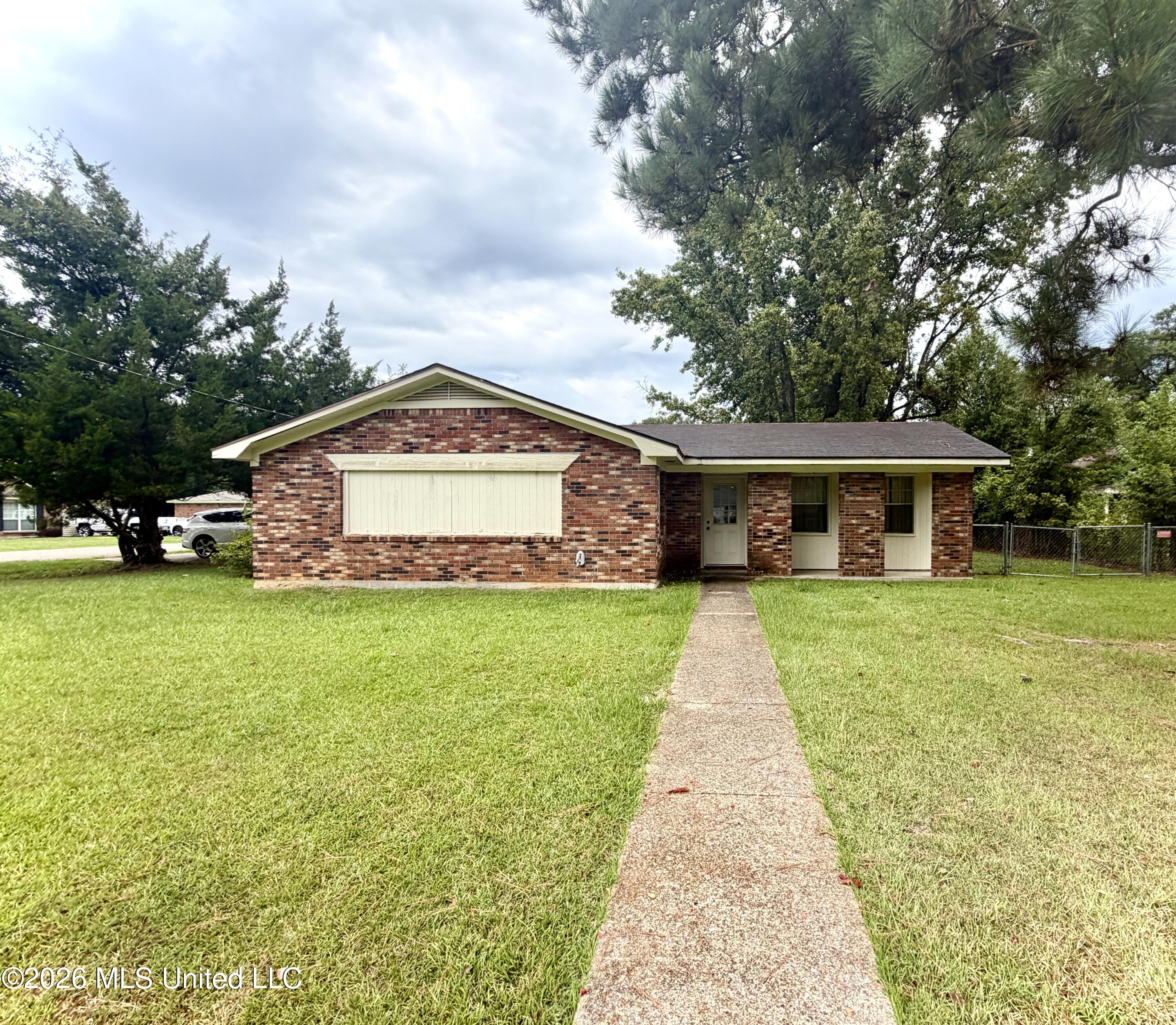 33 Trailwood Circle Property Photo 1