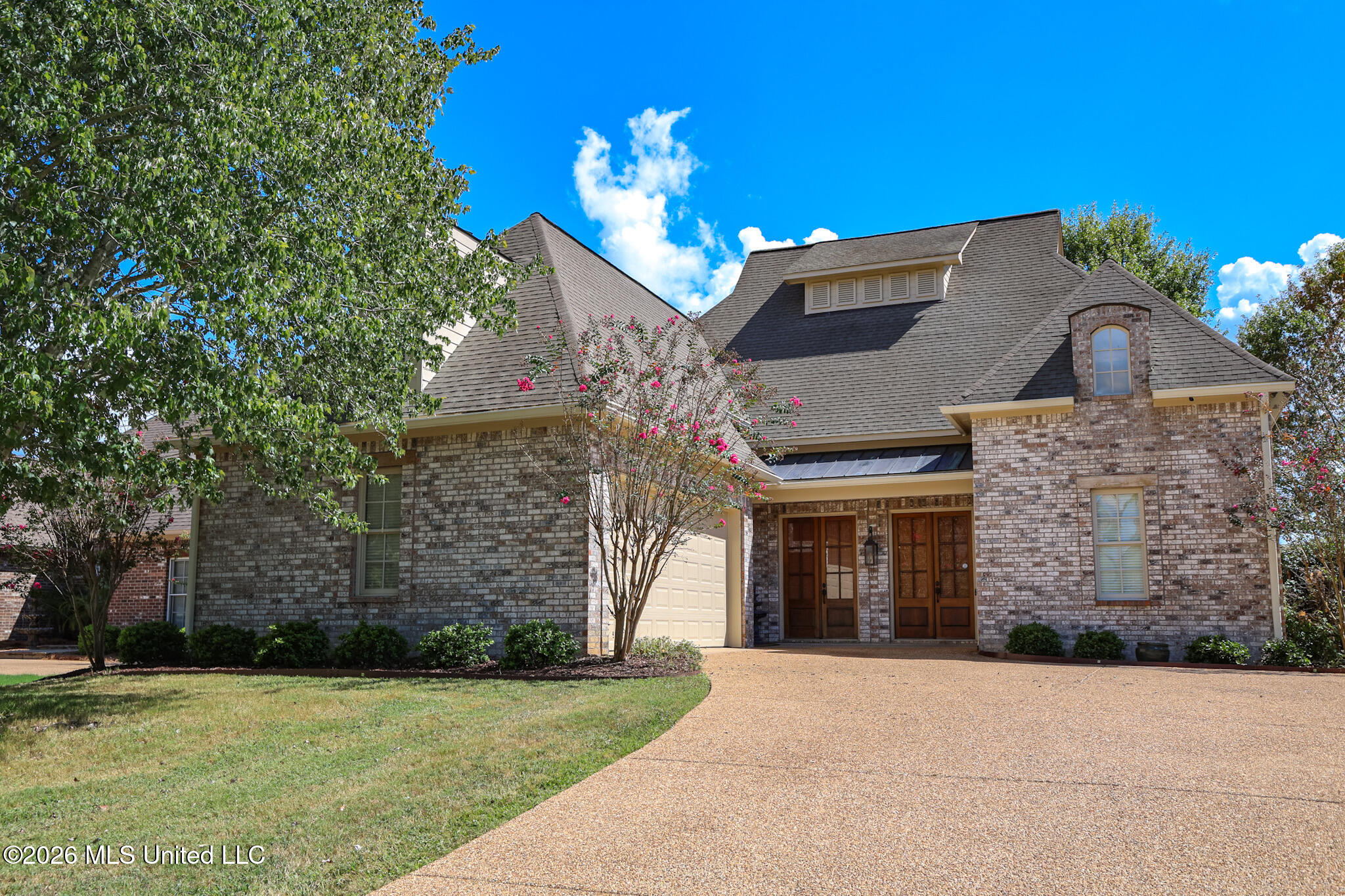 209 Oakville Circle Property Photo 1