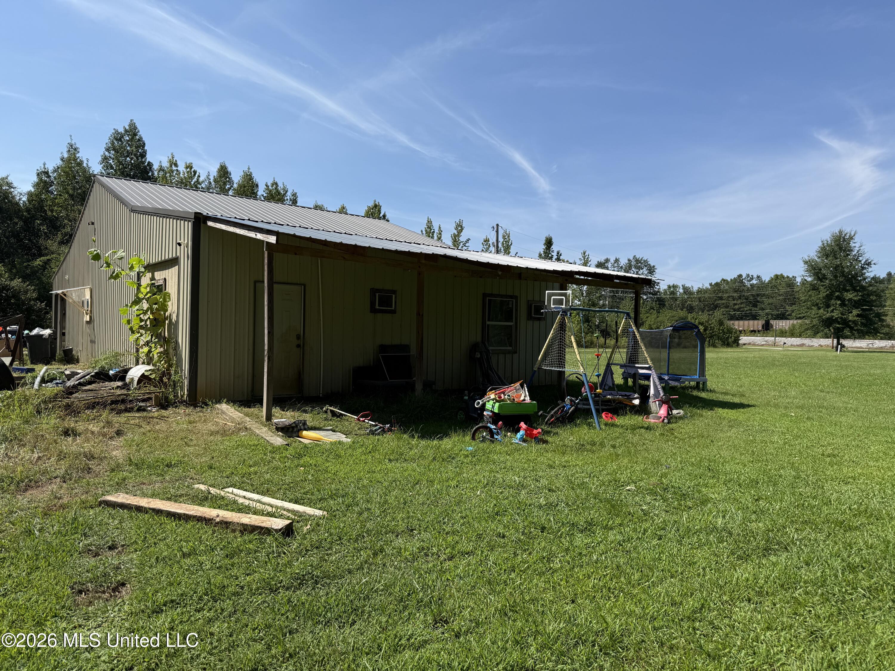 154 Front Street Property Photo 4