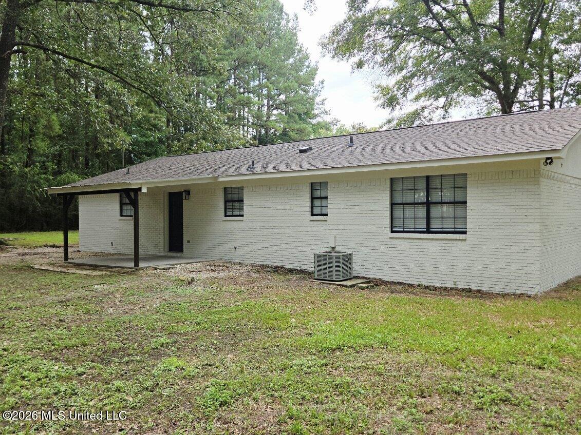 104 N Old Highway 15 Property Photo 3