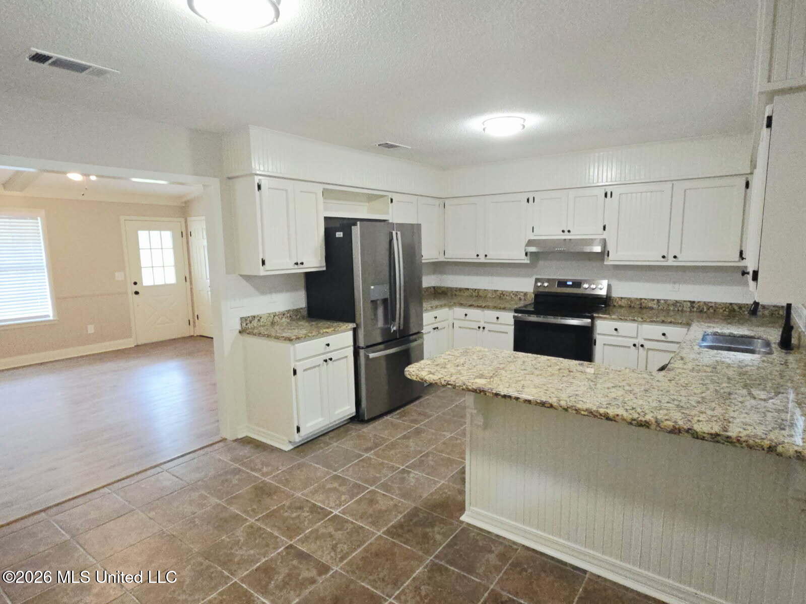 104 N Old Highway 15 Property Photo 7