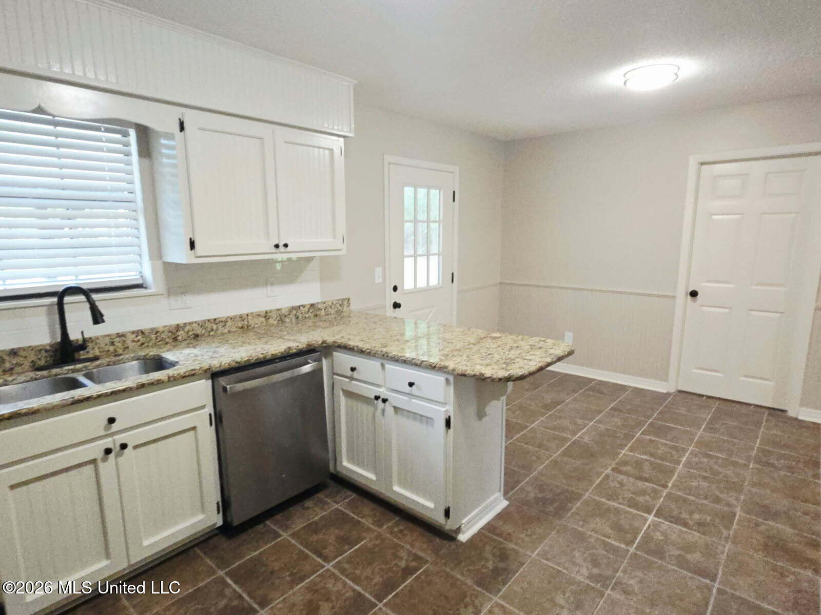 104 N Old Highway 15 Property Photo 8