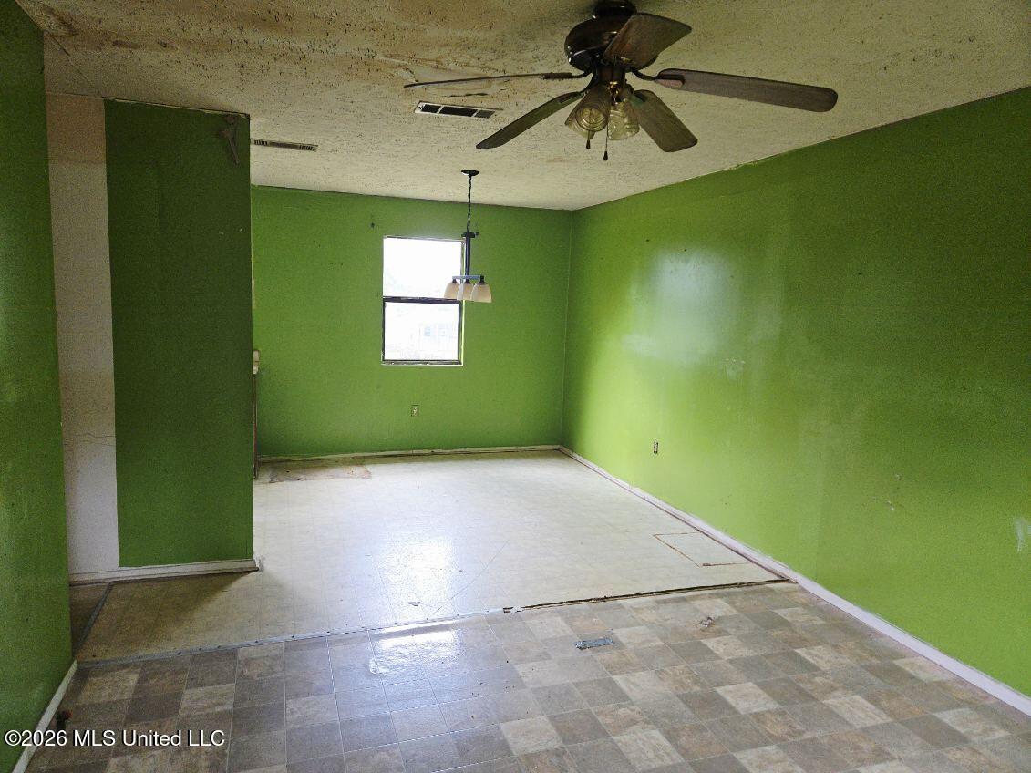 1096 Hansen Road Property Photo 4