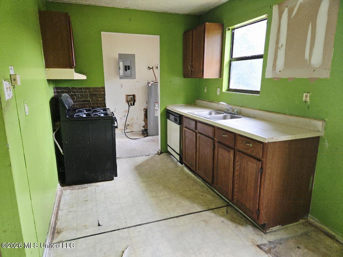 1096 Hansen Road Property Photo 5