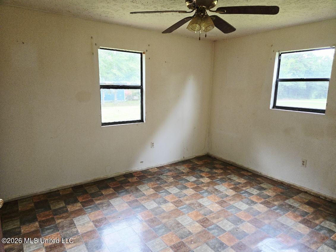1096 Hansen Road Property Photo 6