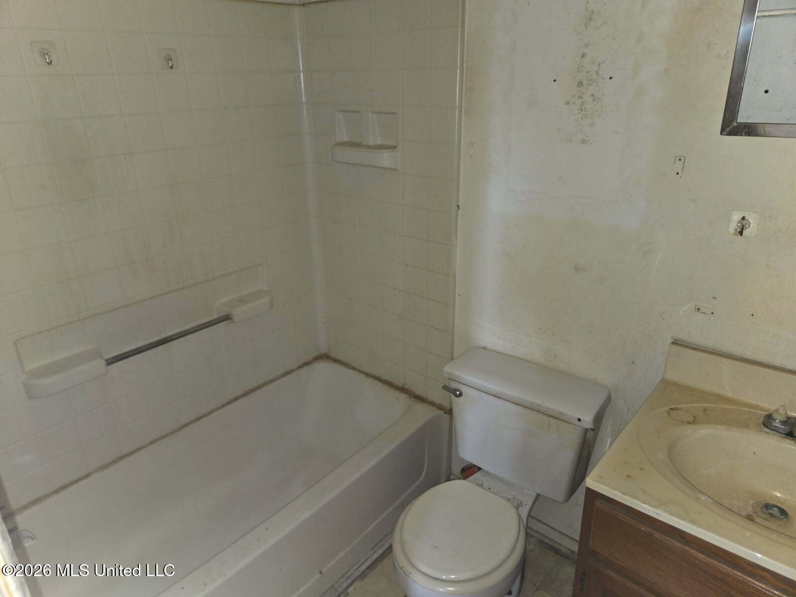 1096 Hansen Road Property Photo 8