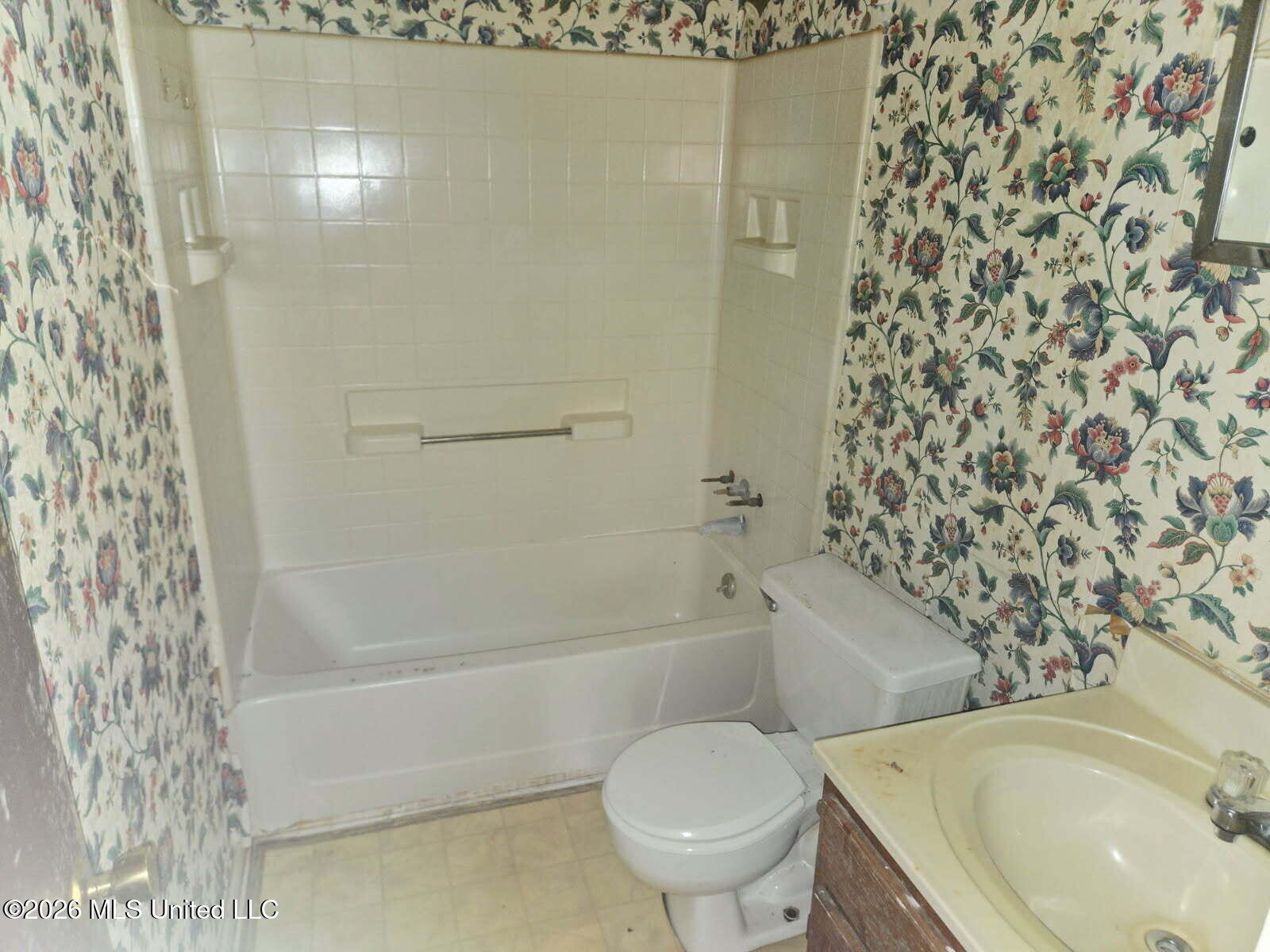 1096 Hansen Road Property Photo 9