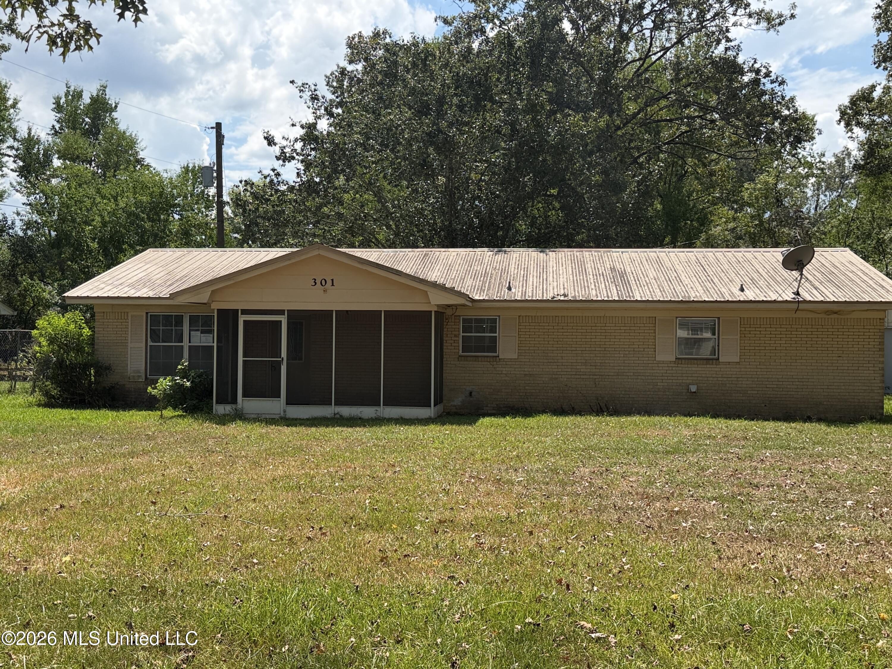 301 Sloan Drive Property Photo 1