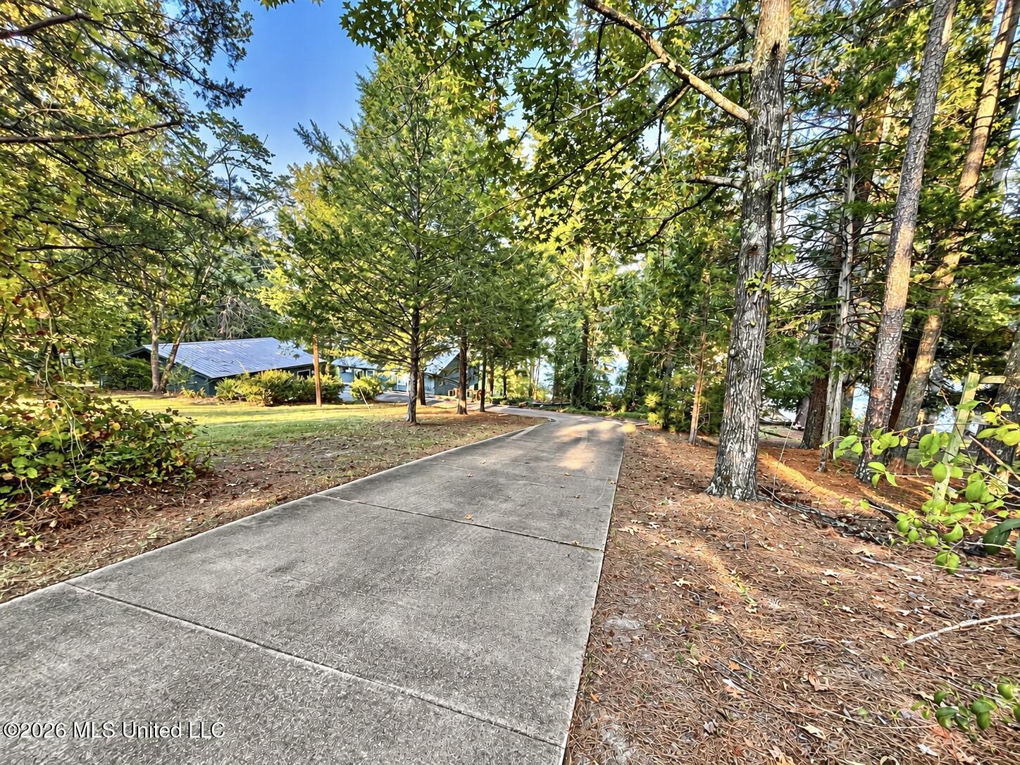 318 Lake Shore Drive Property Photo 3