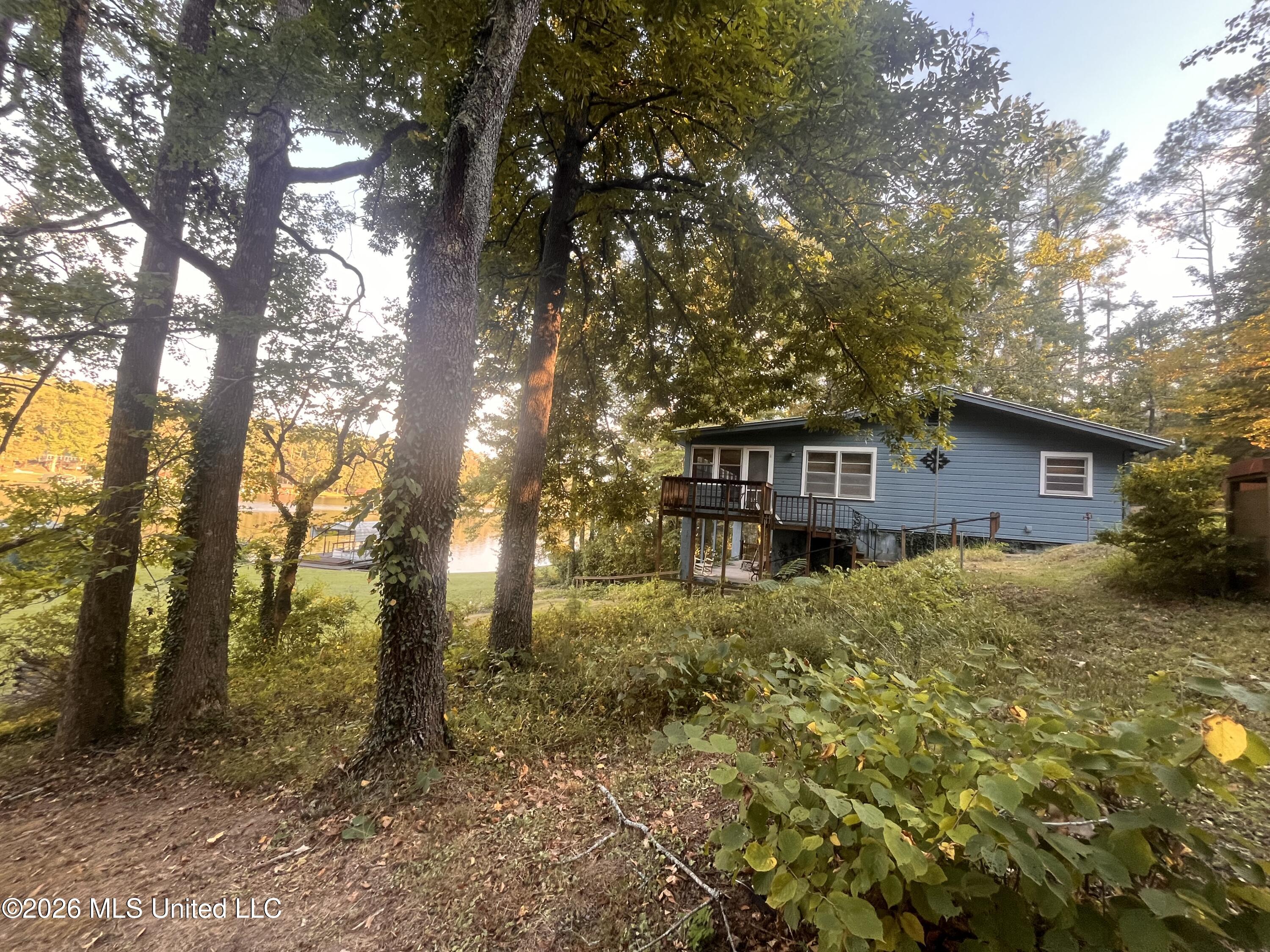 318 Lake Shore Drive Property Photo 5
