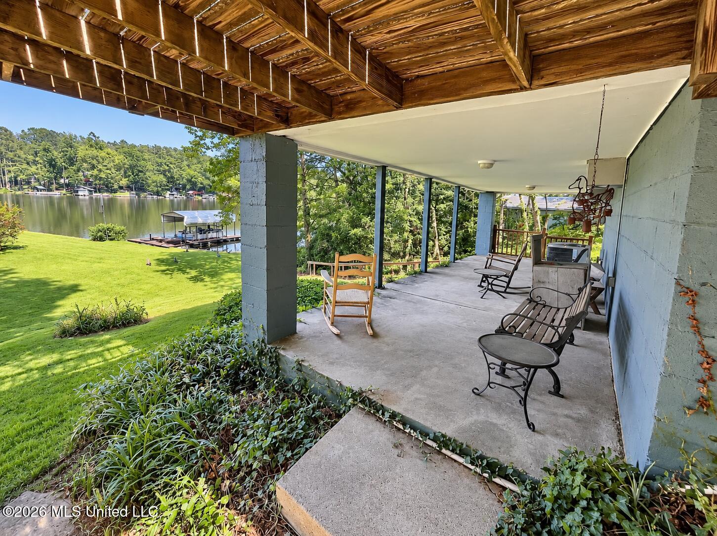 318 Lake Shore Drive Property Photo 15