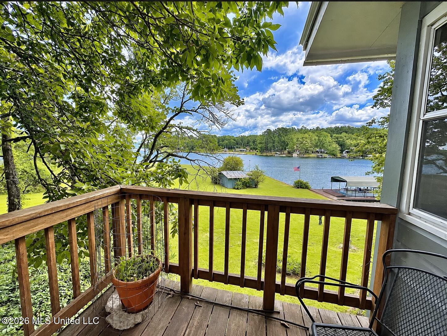 318 Lake Shore Drive Property Photo 16