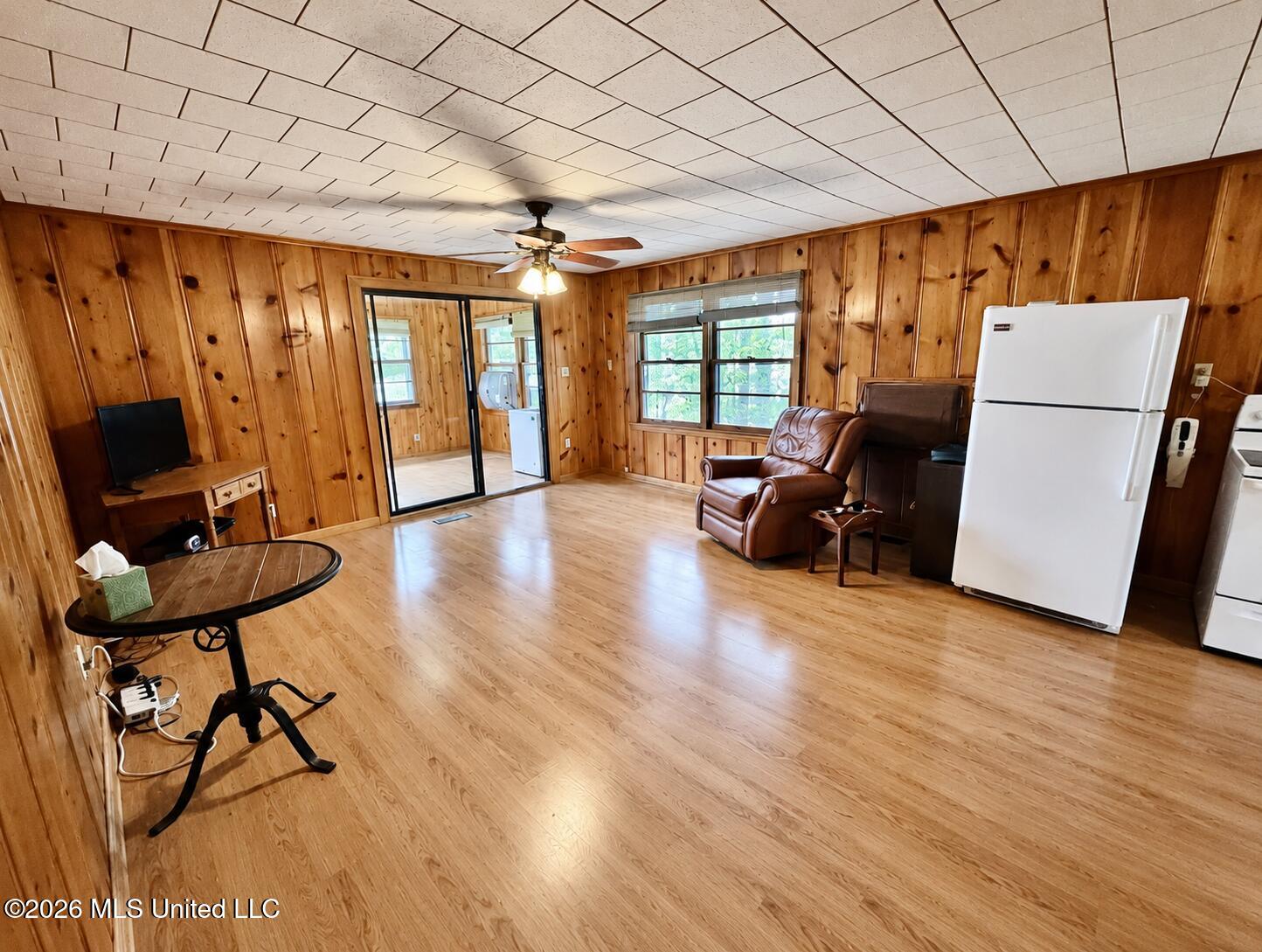 318 Lake Shore Drive Property Photo 17