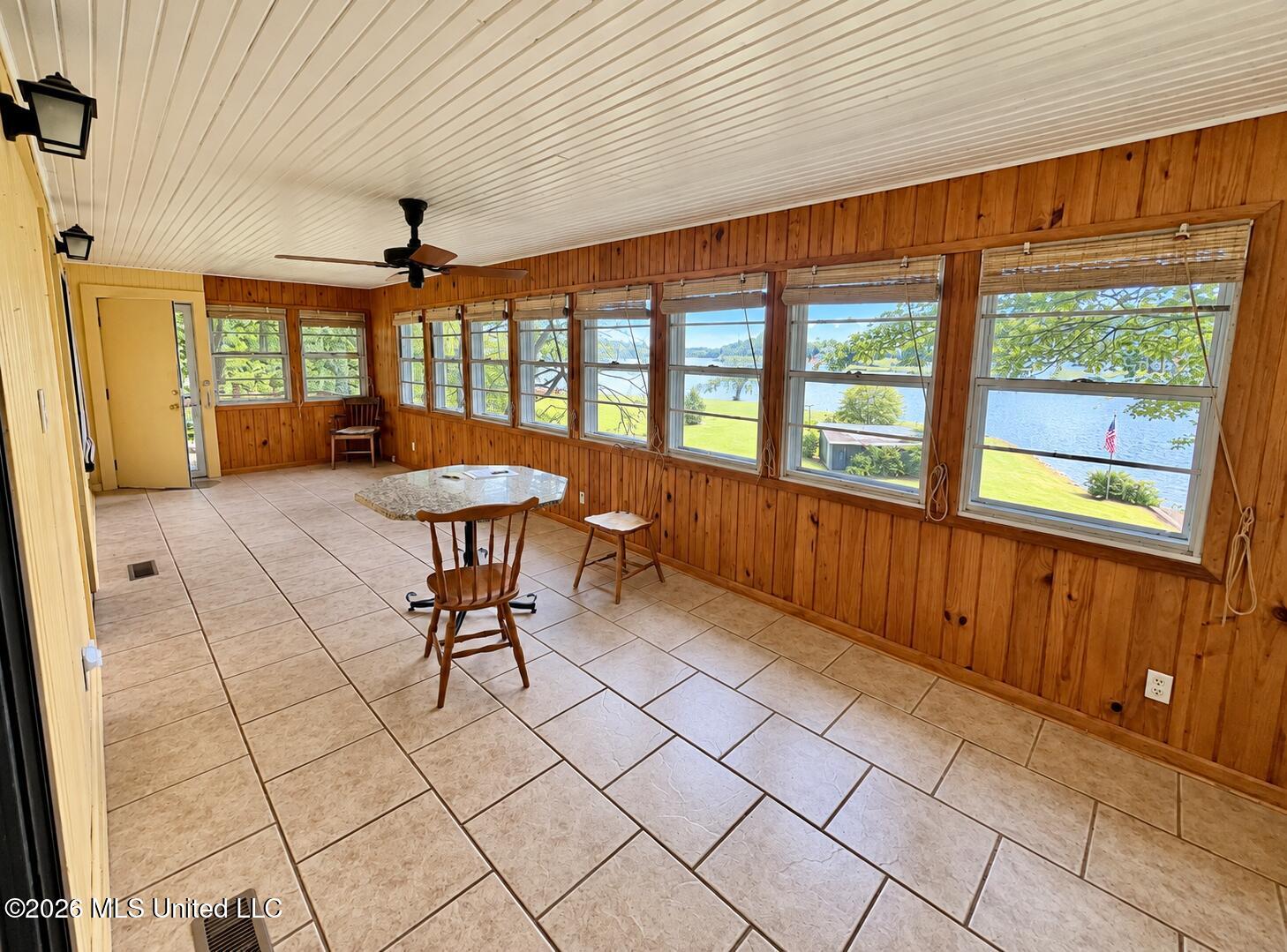 318 Lake Shore Drive Property Photo 22