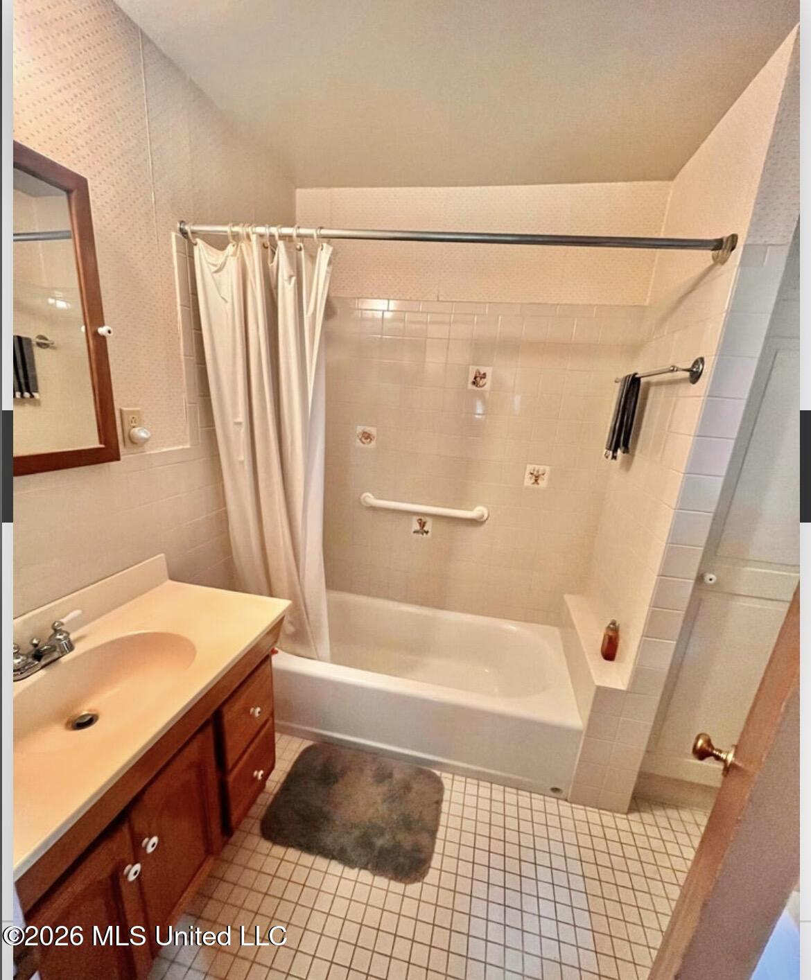 318 Lake Shore Drive Property Photo 23