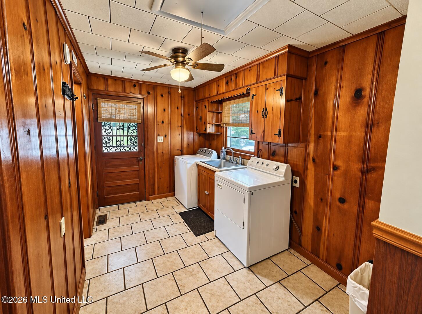 318 Lake Shore Drive Property Photo 24