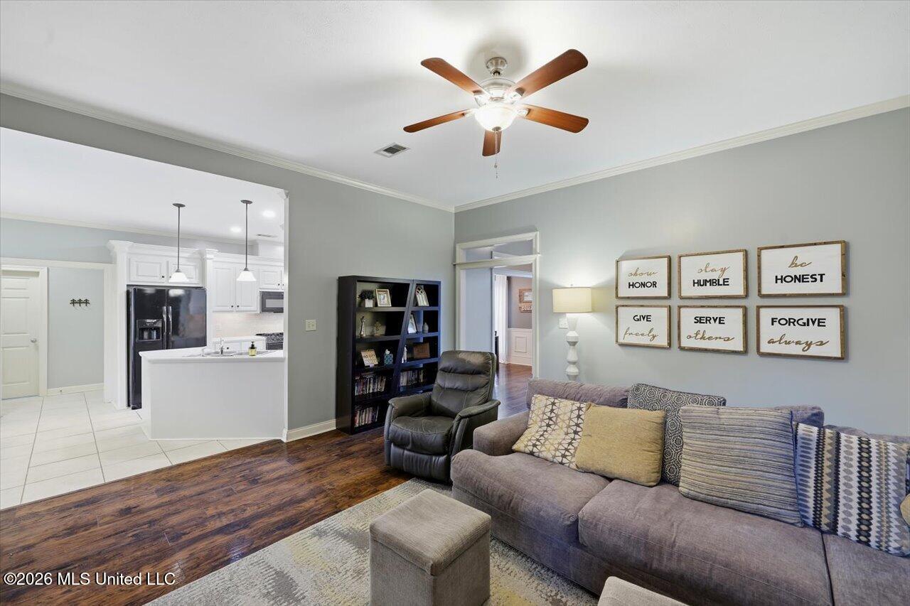 313 Hunters Ridge Drive Property Photo 8