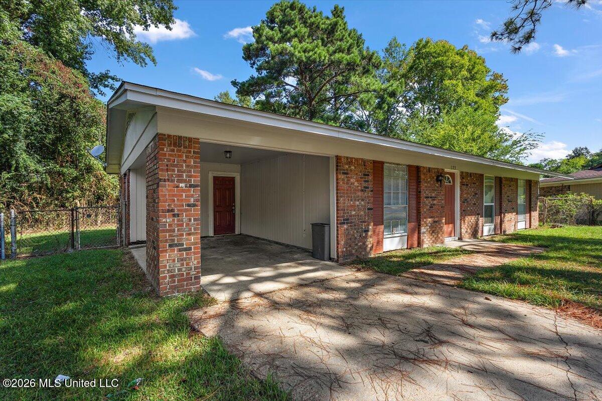 173 Grover Cleveland Circle Property Photo 3