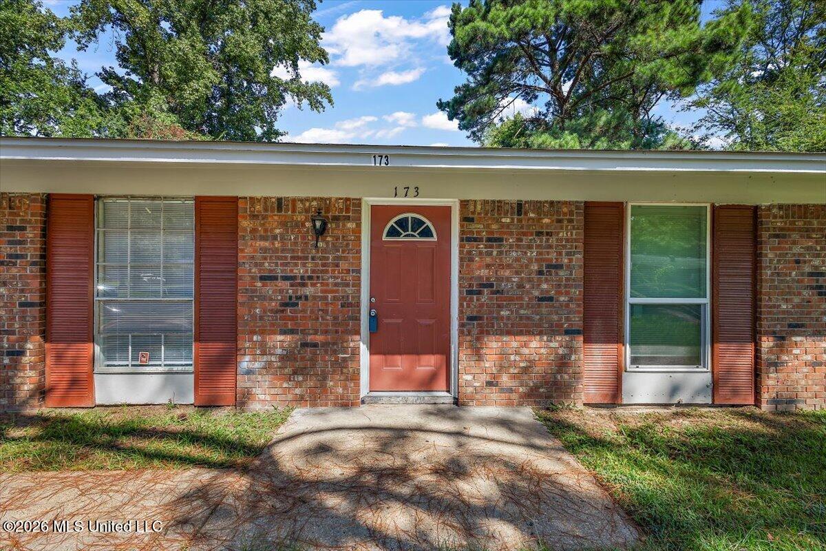 173 Grover Cleveland Circle Property Photo 4