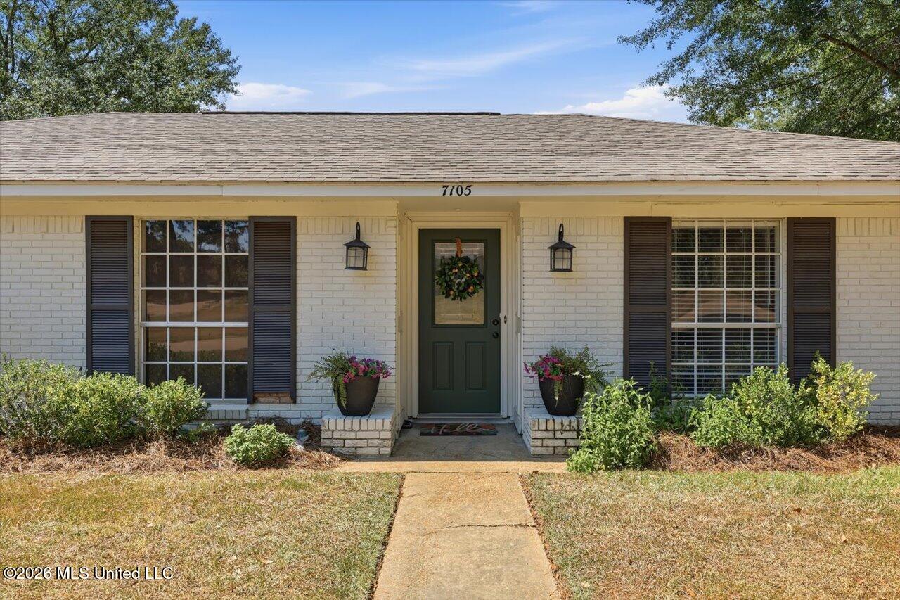 7105 Edgewater Drive Property Photo 2