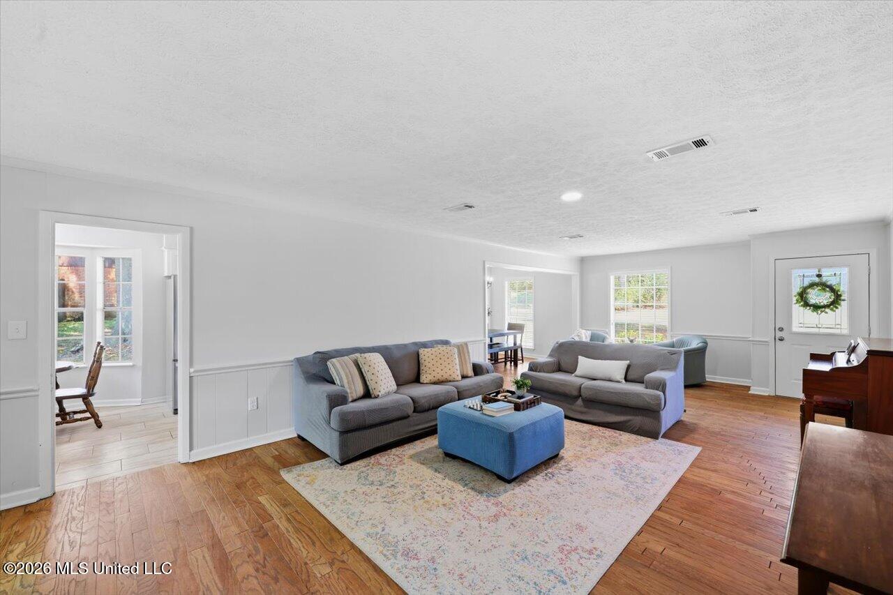 7105 Edgewater Drive Property Photo 5